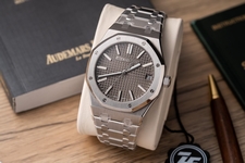 Audemars Piguet Replica Watches Royal Oak 15720ST Green Dial IP Factory 42mm