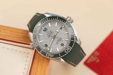 Omega Replica Watch Seamaster Demi Gold Black Dial VS Factory Demi Gold 42mm
