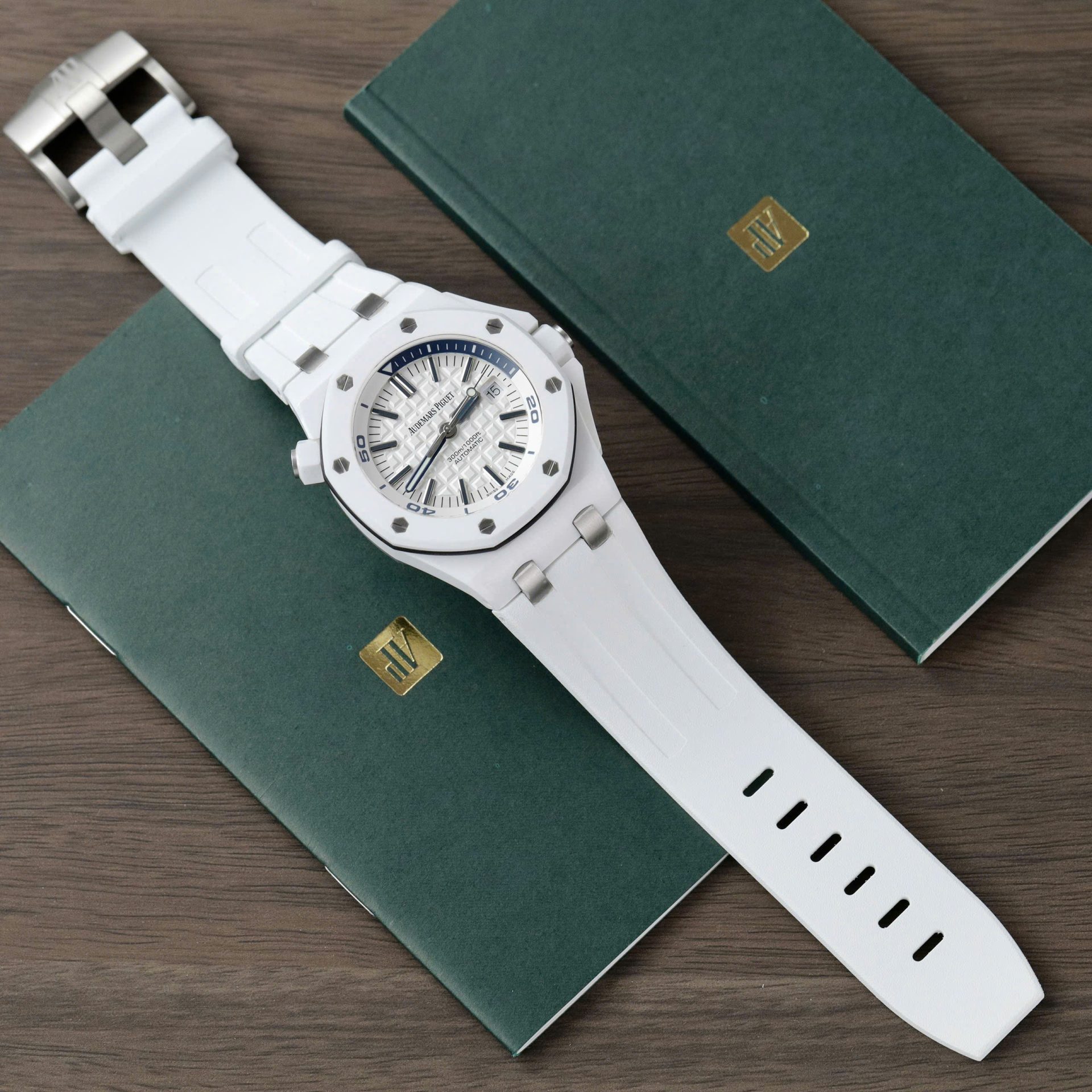 Audemars Piguet Best Replica Watch Royal Oak Custom Moissanite Diamonds 41mm