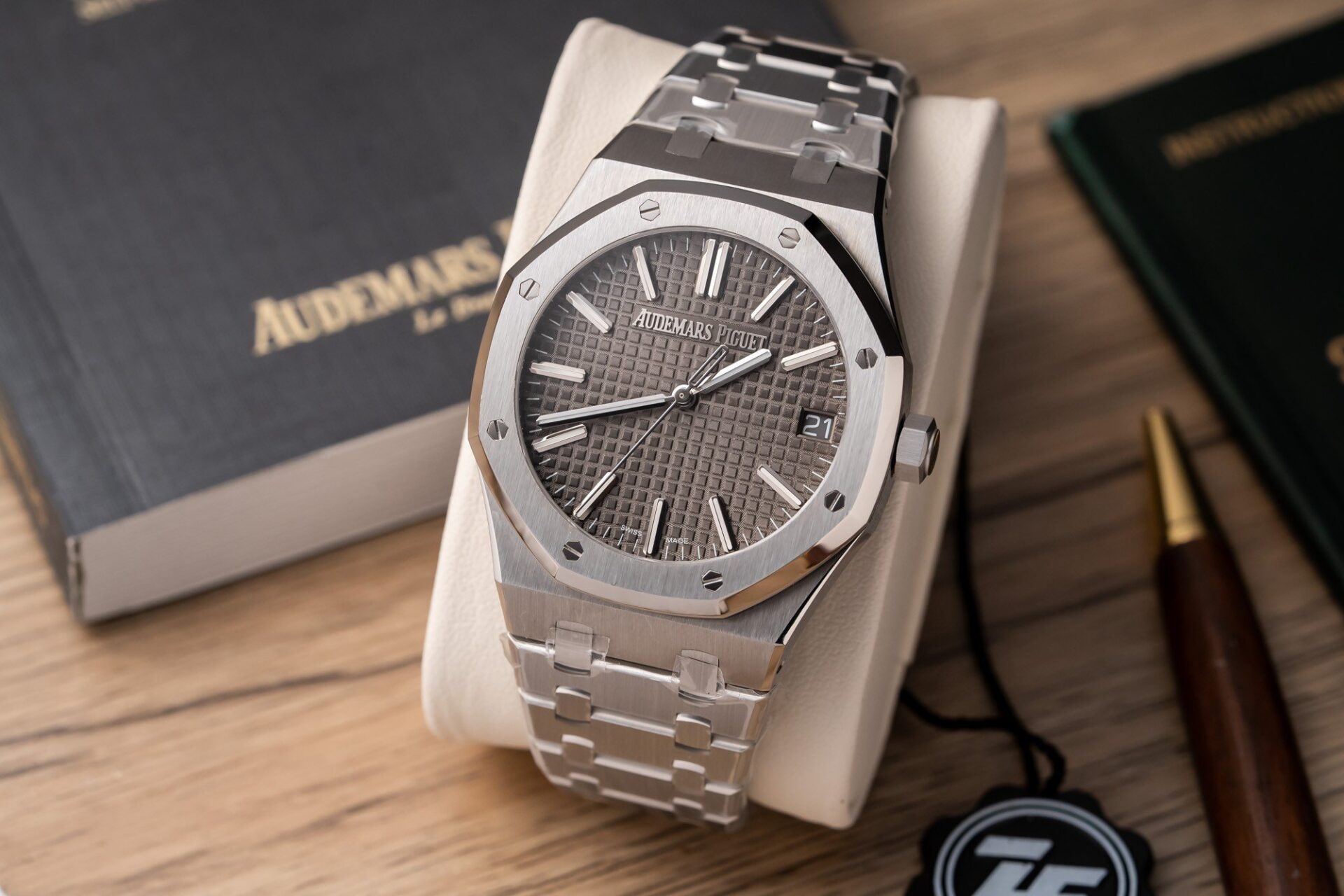 Audemars Piguet Replica Watches Royal Oak 15720ST Green Dial IP Factory 42mm