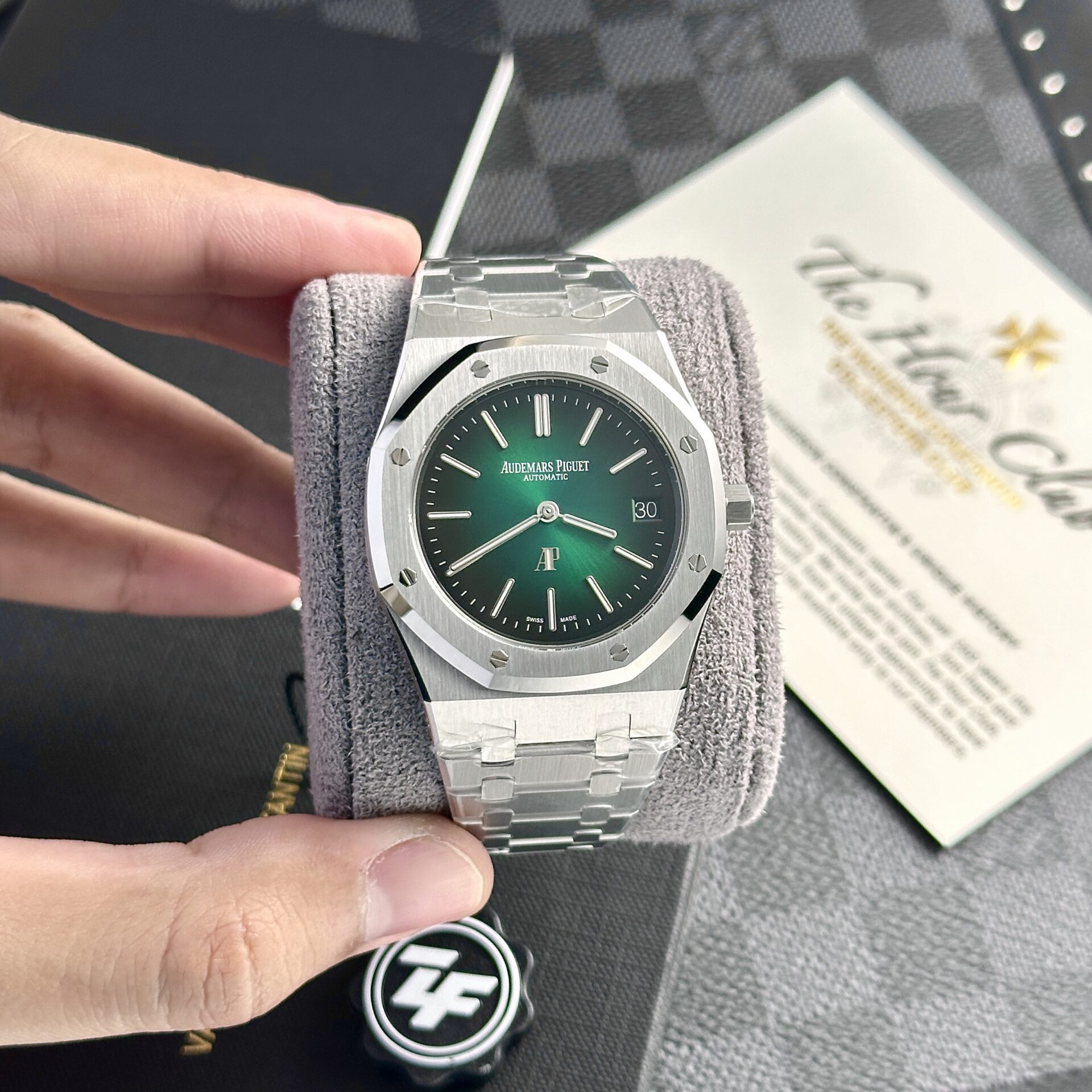 Audemars Piguet Replica Watch Royal Oak 15720ST Black Dial IP Factory 42mm