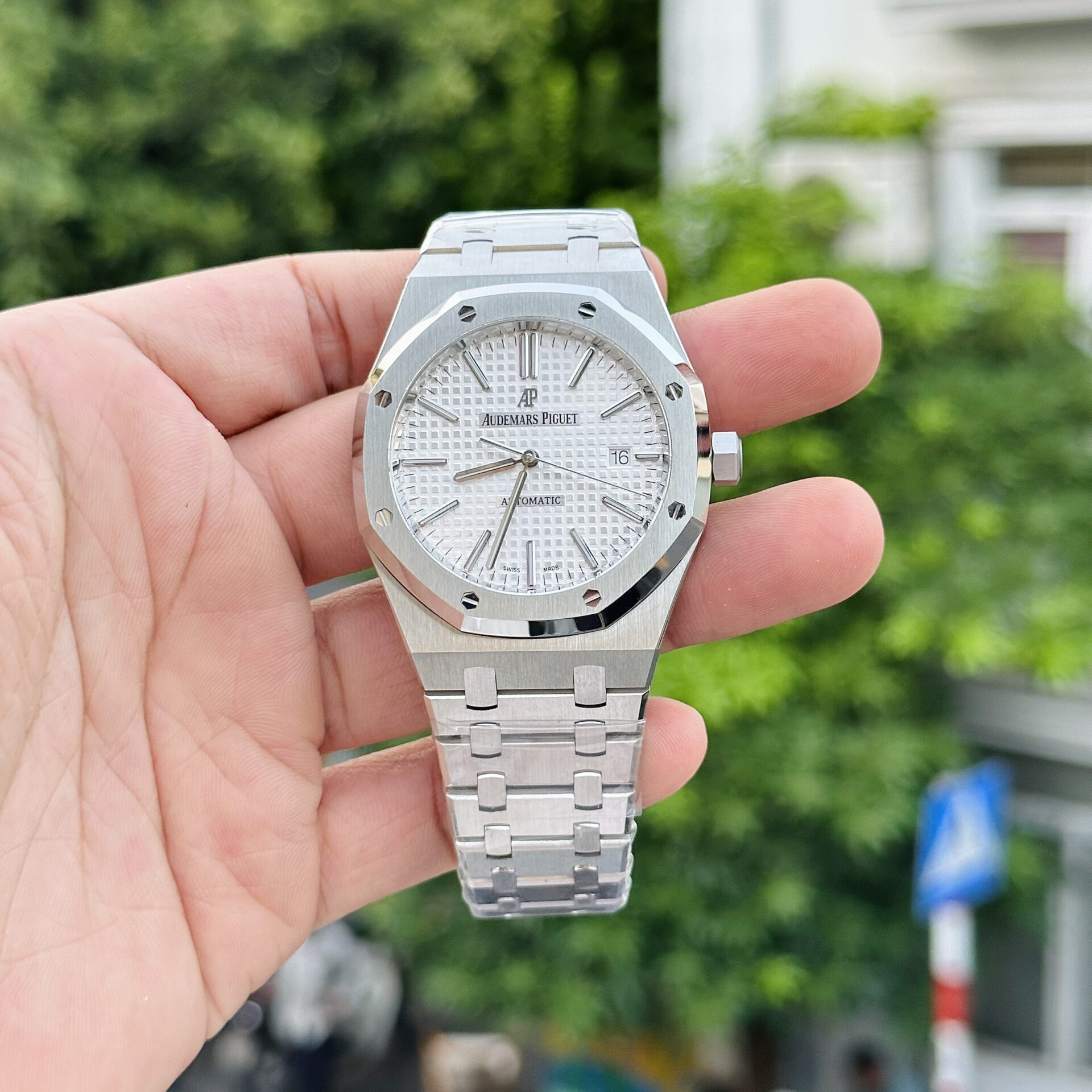 Audemars Piguet Replica Watches Royal Oak 15400OR Custom Moissanite Diamonds 41mm