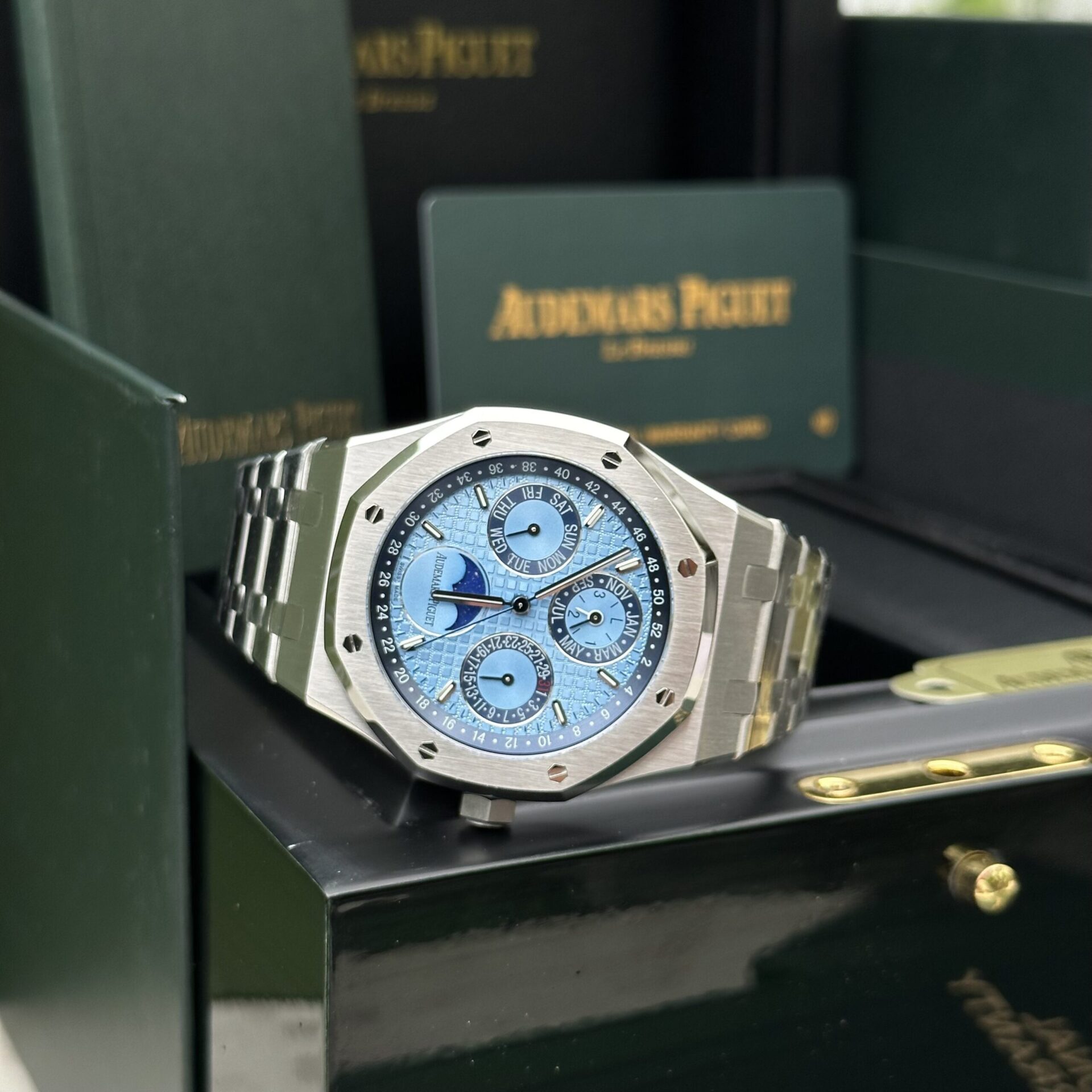 Audemars Piguet Replica Watch Royal Oak Blue Dial Metal Wire 34mm