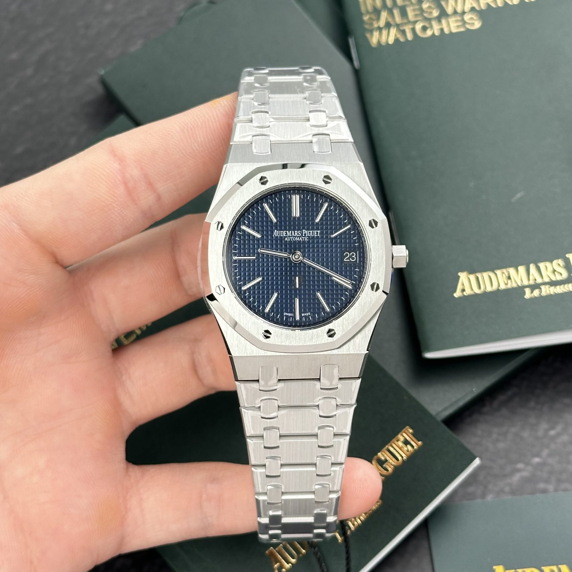 Audemars Piguet Replica Watch Royal Oak 15400ST Black Dial Rubber Strap 41mm