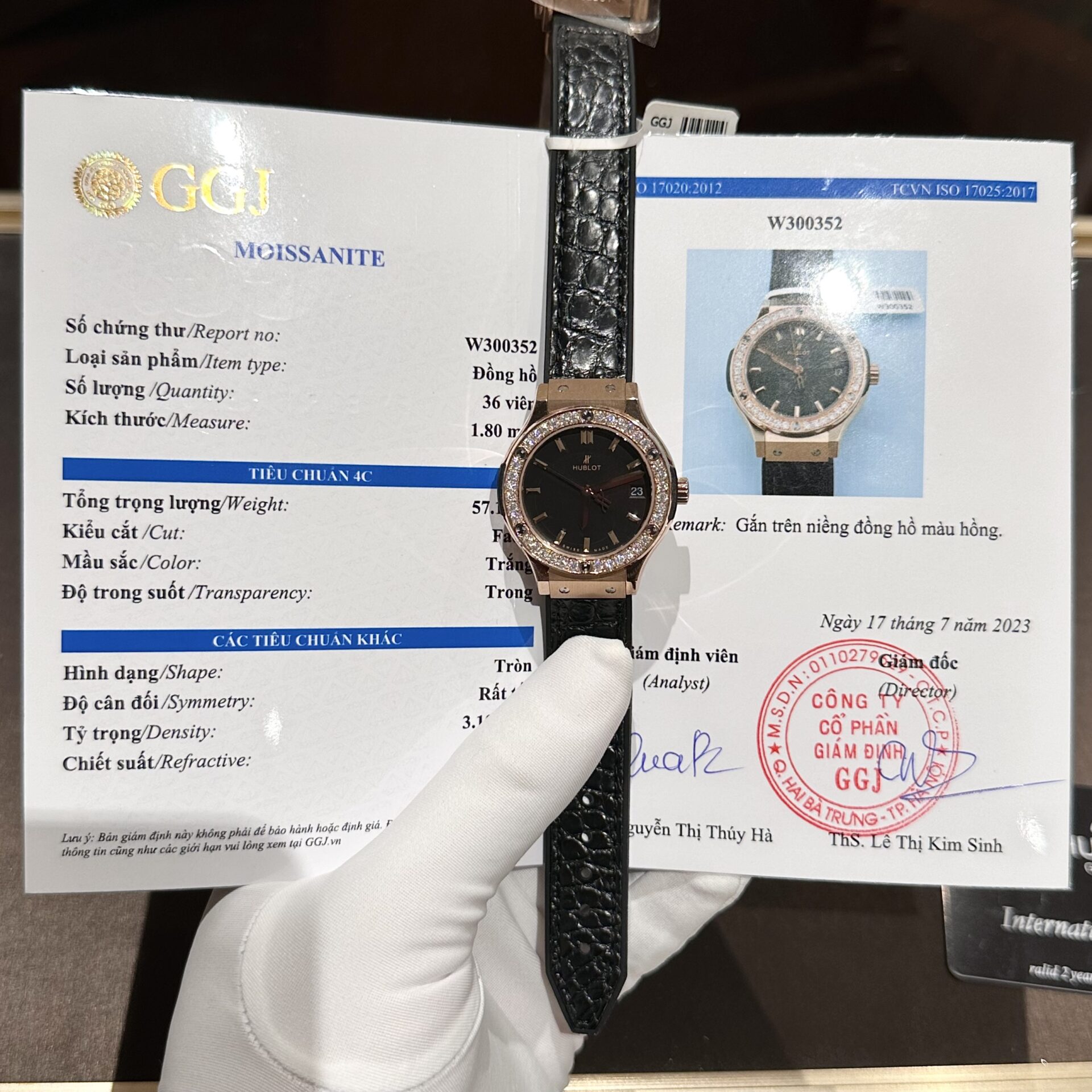 Hublot Fake Watch Big Bang Chronograph Blue Custom Moissanite Diamonds 44mm