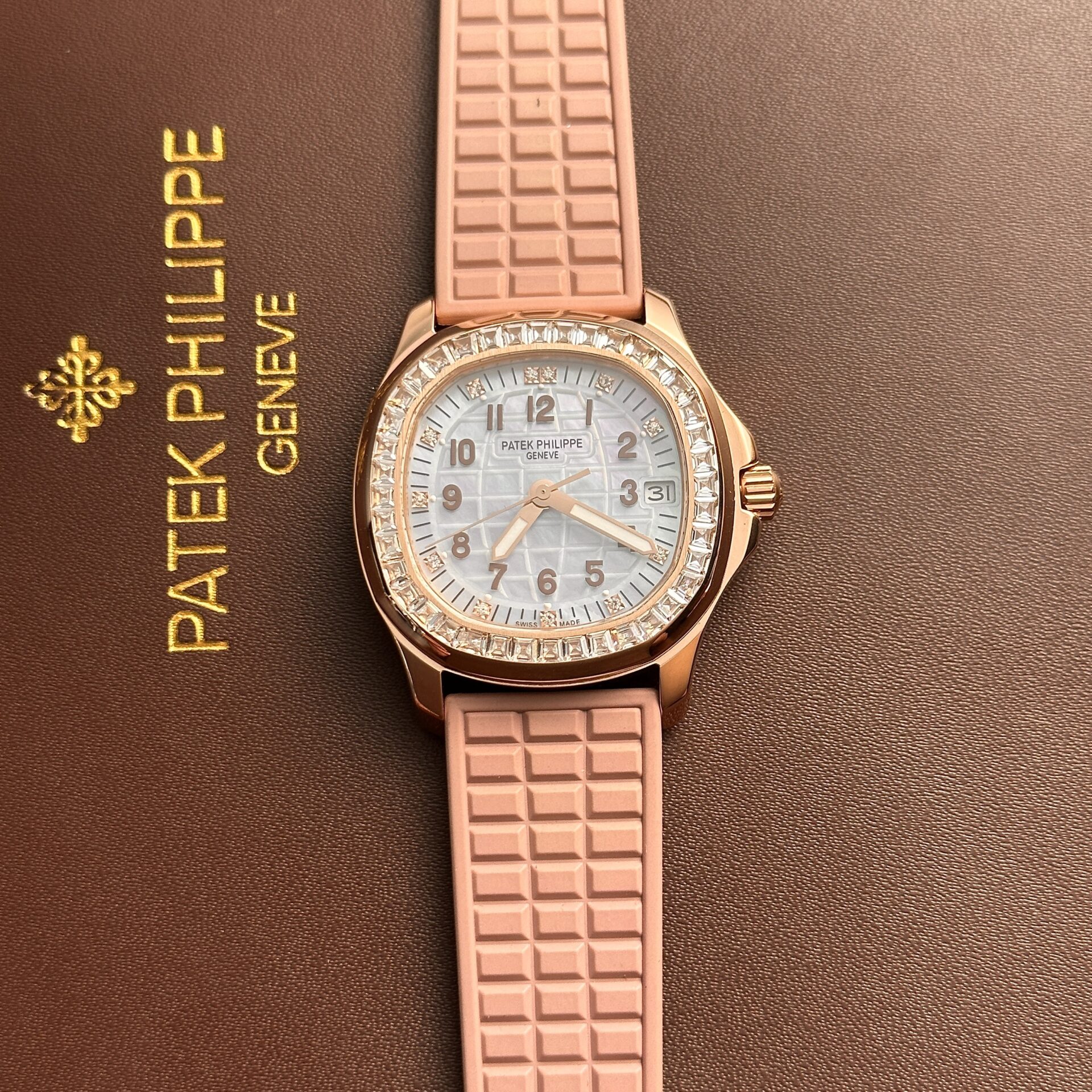 Patek Philippe Replica Watch Aquanaut 5067 Dial Brown Custom Diamonds Moissanite 35.6mm