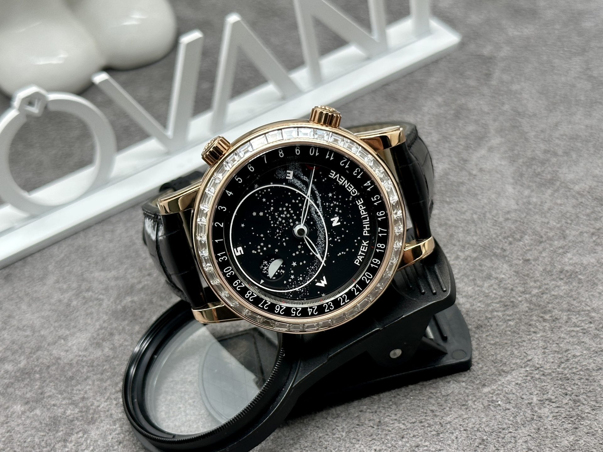 Patek Philippe Replica Watch Nautilus 5724R Gold Wrapped GR Factory 40mm