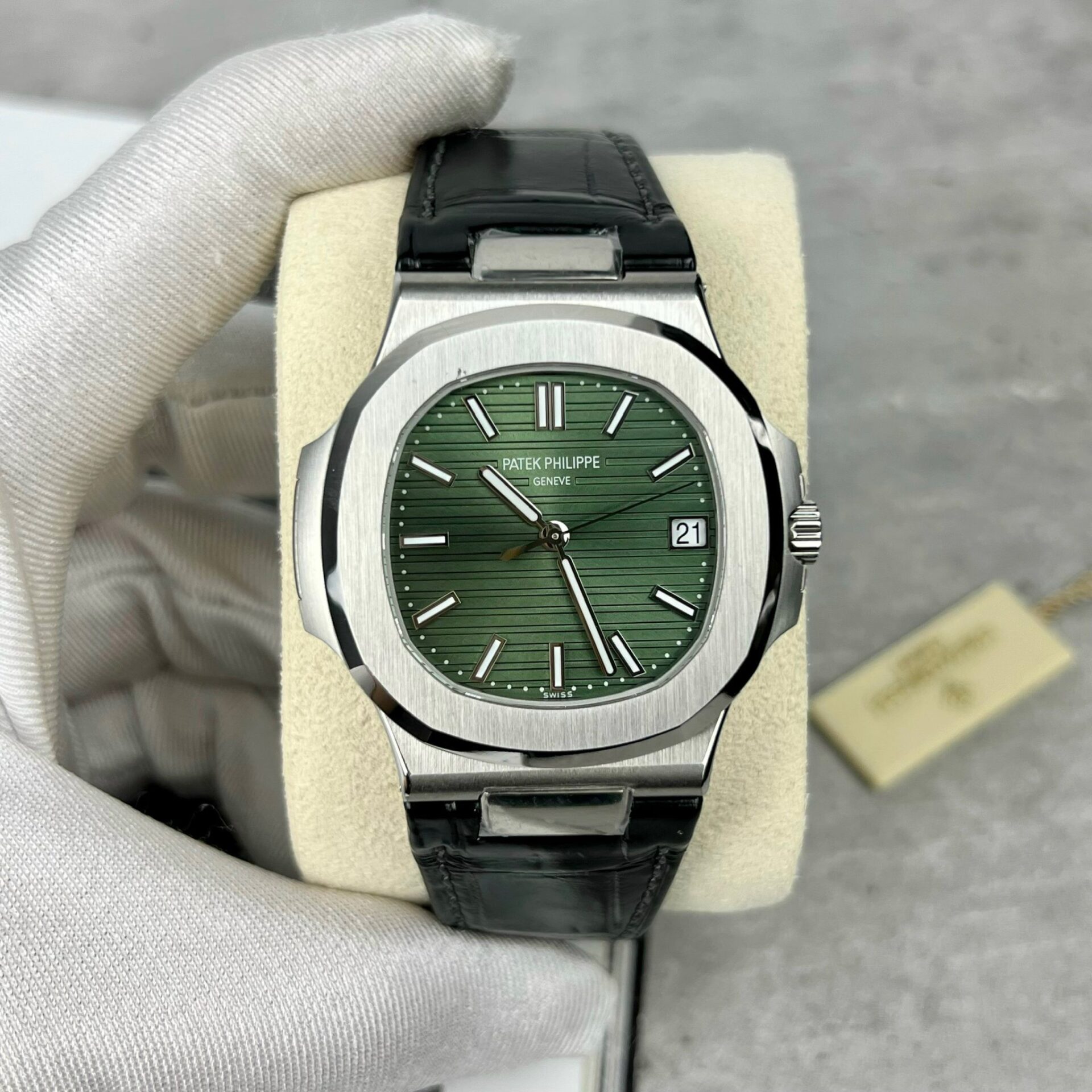 Patek Philippe Replica Watch Complications 5905G Dial Green 42mm