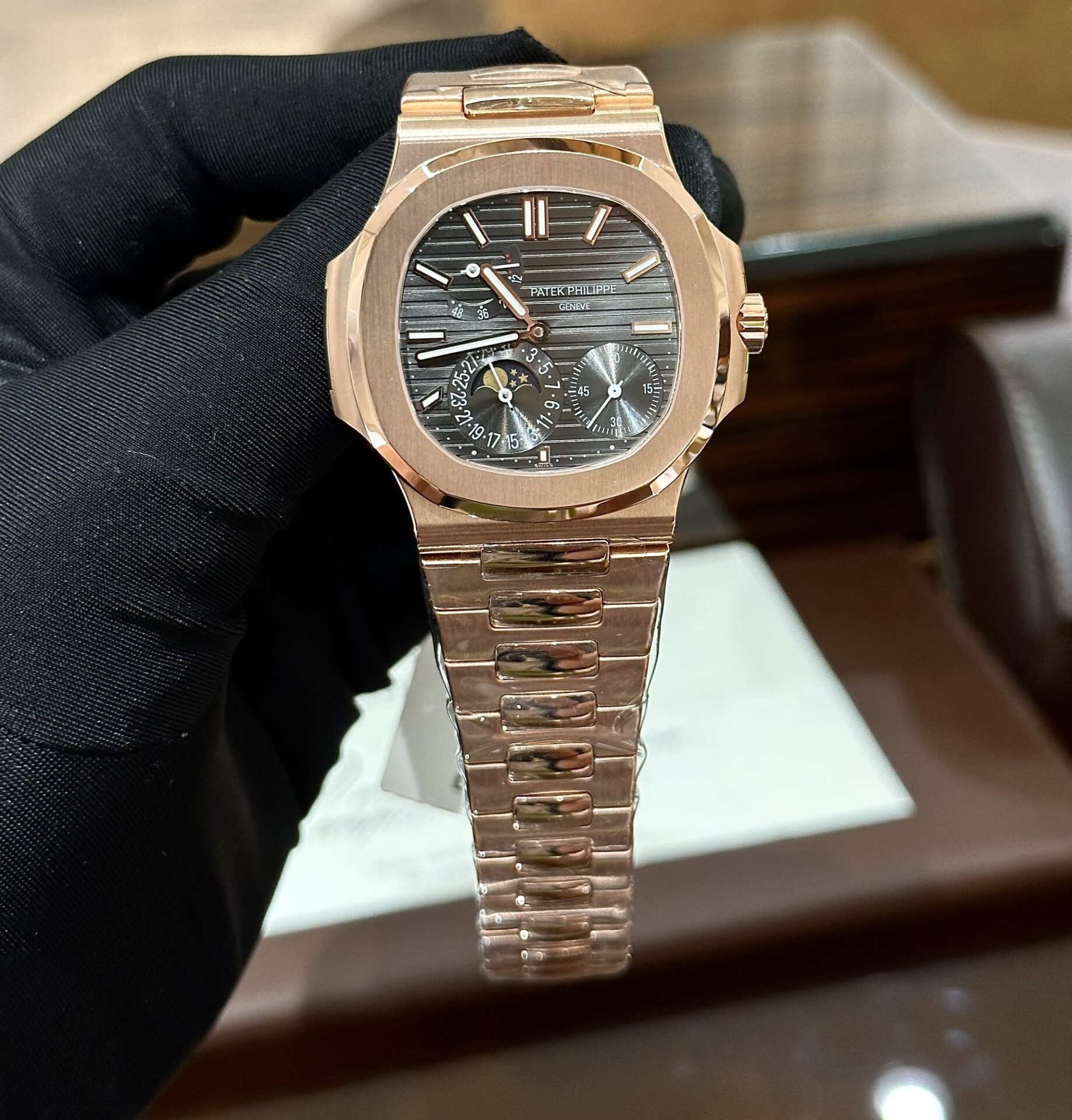 Patek Philippe Replica Watch Aquanaut 5067 Dial Brown Custom Diamonds Moissanite 35.6mm