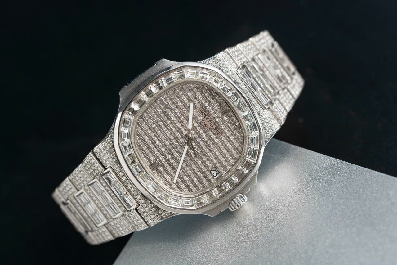 Patek Philippe Replica Watch Nautilus 5724R Gold Wrapped GR Factory 40mm