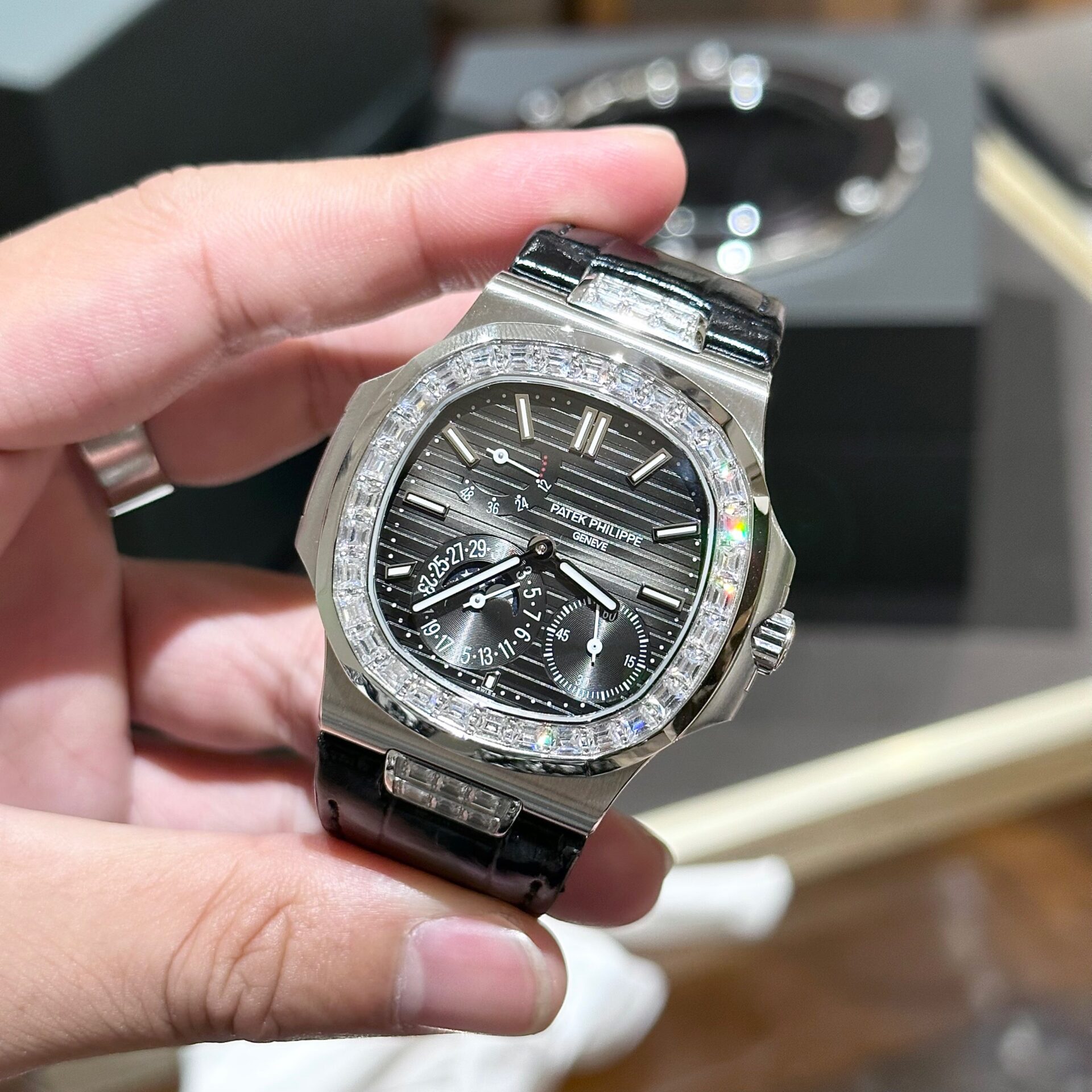 Patek Philippe Best Replica Watch Nautilus 5712 Custom Authentic Details 40mm