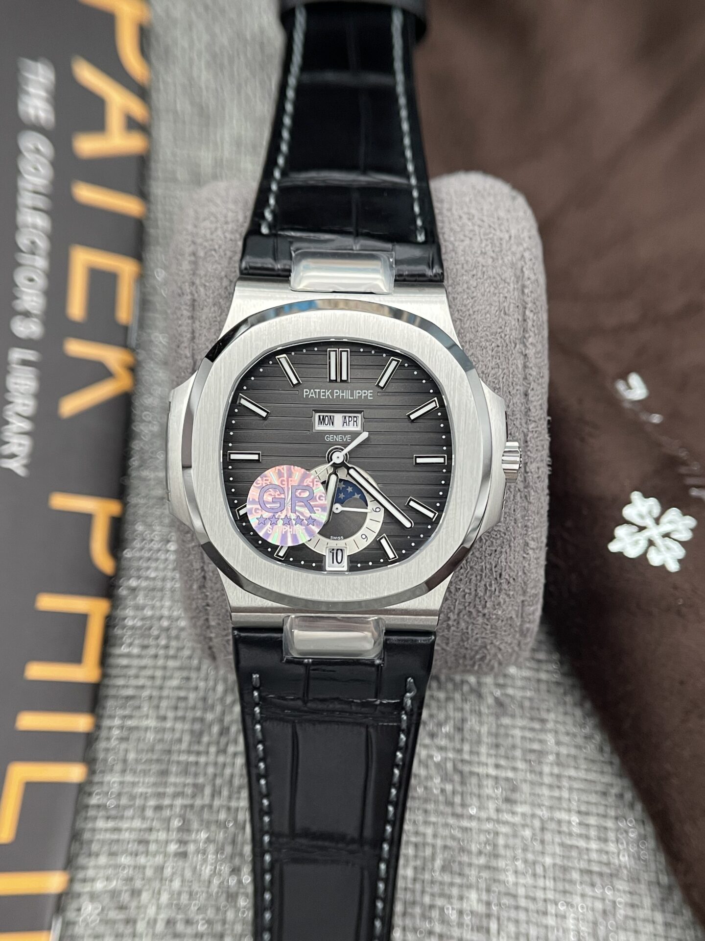 Patek Philippe Replica Watch Complications 5905G Dial Green 42mm
