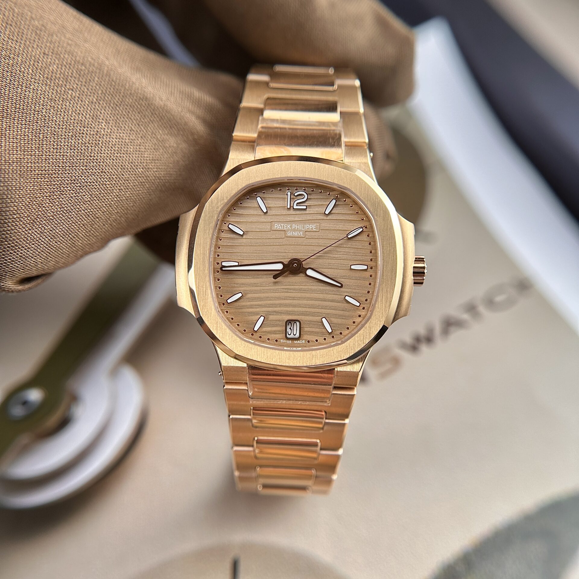 Patek Philippe Replica Watch Nautilus 5724R Gold Wrapped GR Factory 40mm