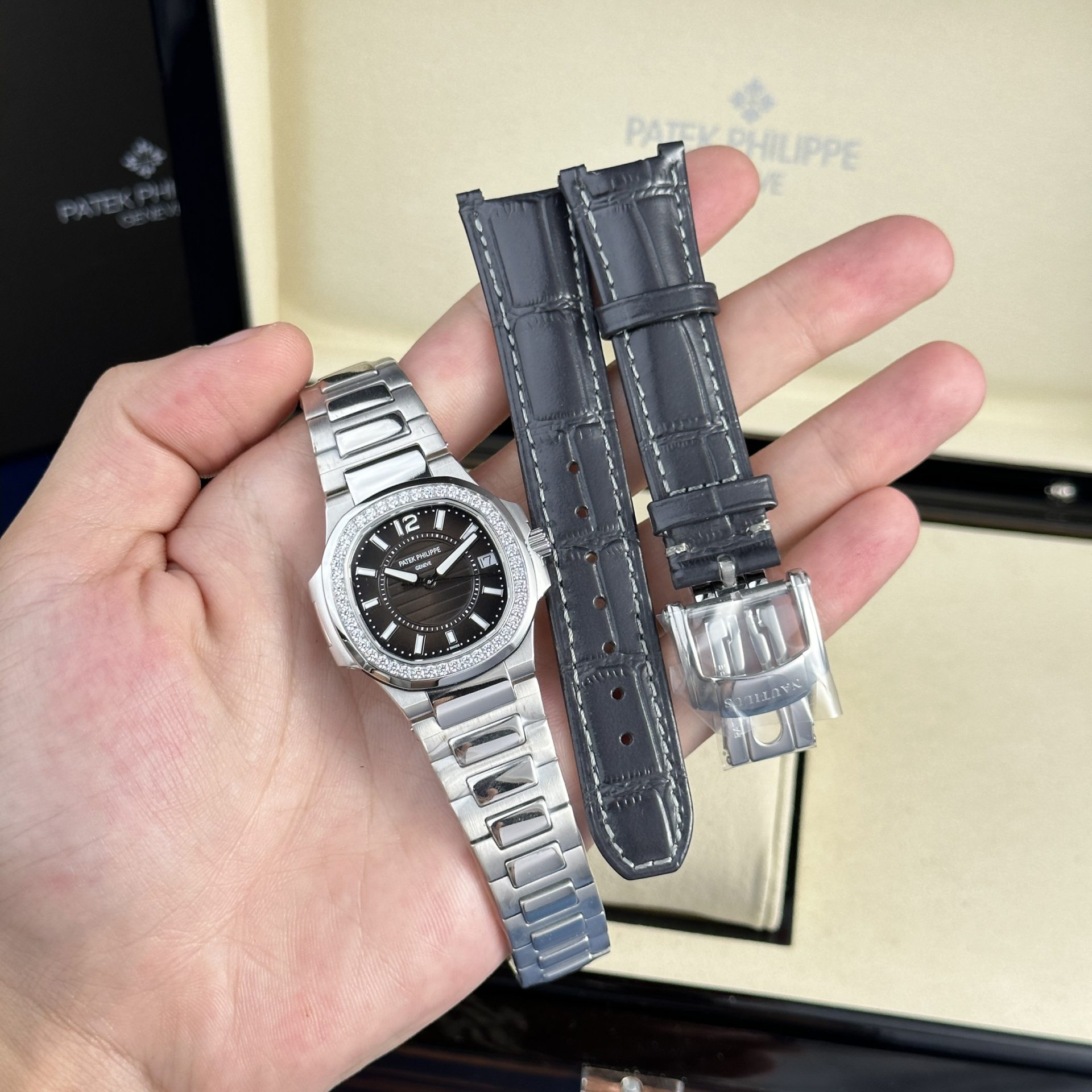 Patek Philippe Replica Watch Aquanaut 5067 Gray Dial Rubber Strap 35.6mm