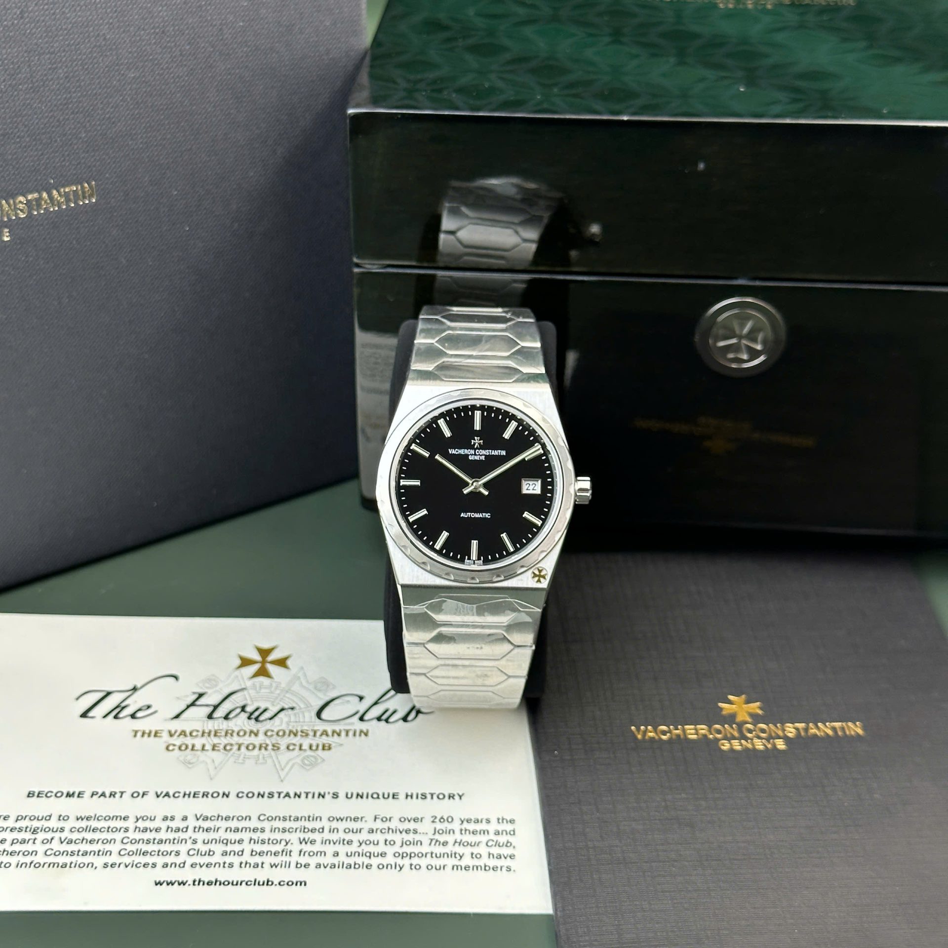 Vacheron Constantin Overseas Dual Time 7900V Replica Watch Black Dial PZ Factory 41mm