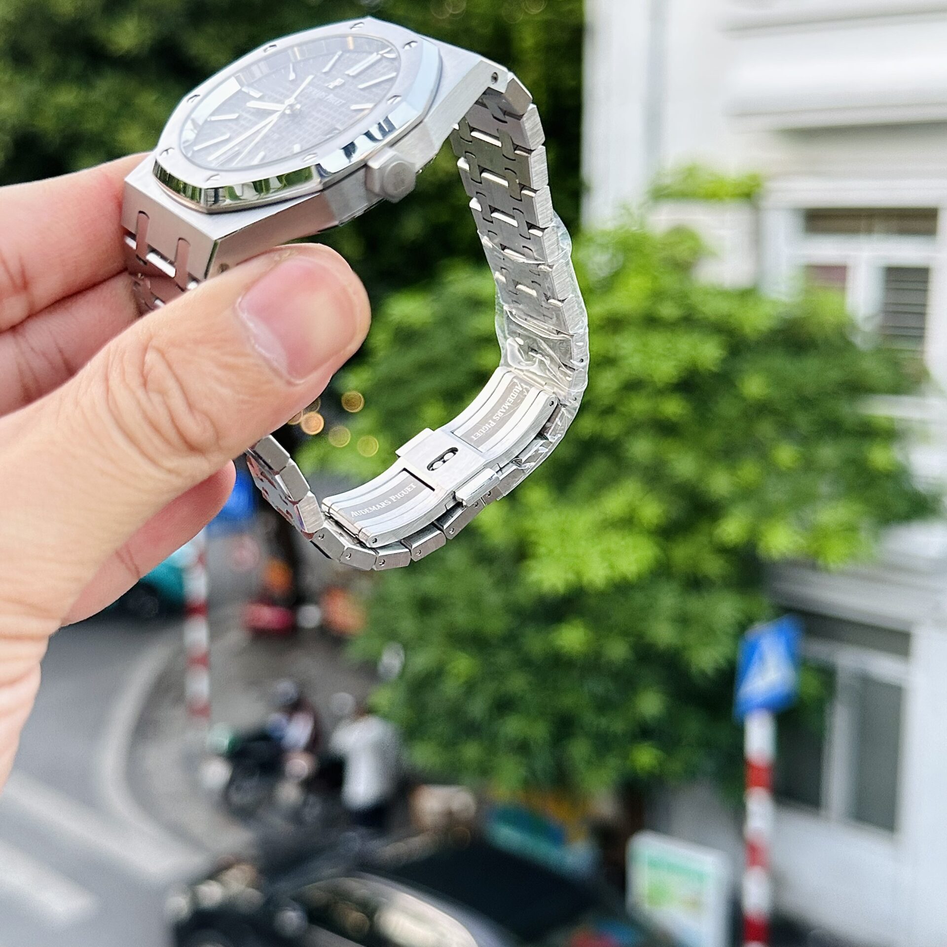 replica Audemars Piguet Replica Watches Royal Oak 15400OR Custom Moissanite Diamonds 41mm WATCHES 1 