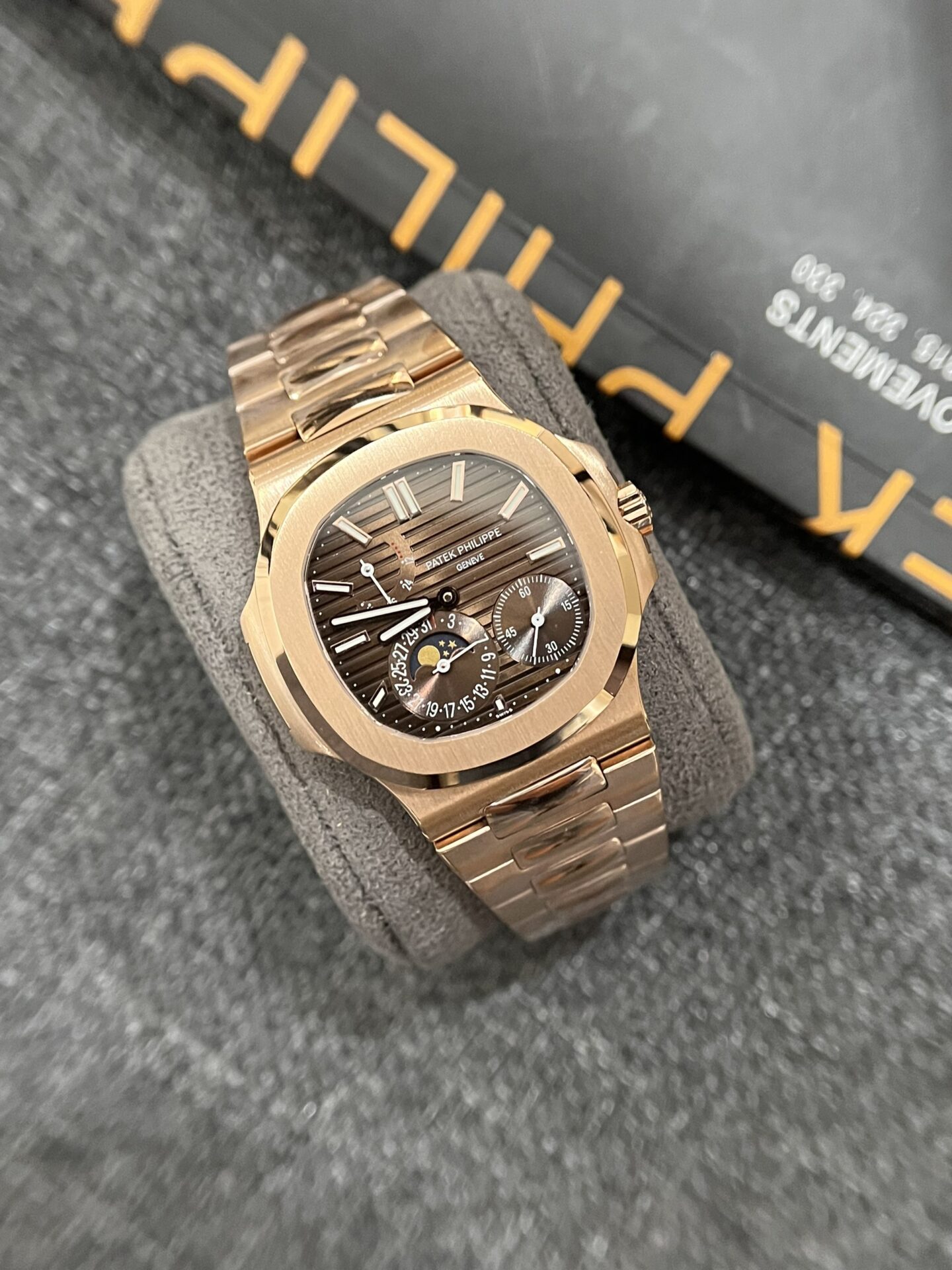 replica Patek Philippe Replica Watch Nautilus 7010 White Dial Metal Wire 32mm WATCHES 1 