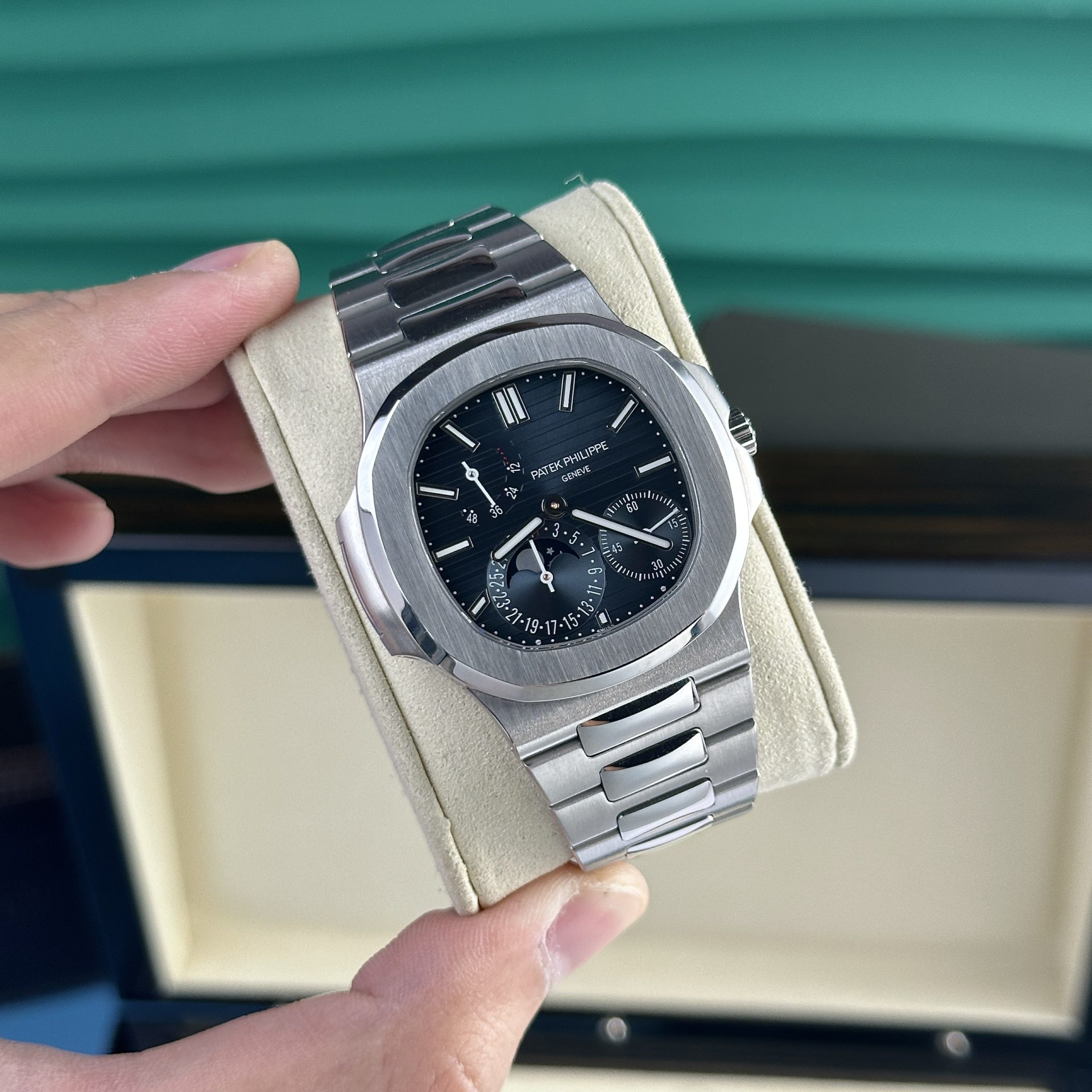 replica Patek Philippe Replica Watch Nautilus 5712 Demi Rose Gold GR Factory 40mm WATCHES 1 