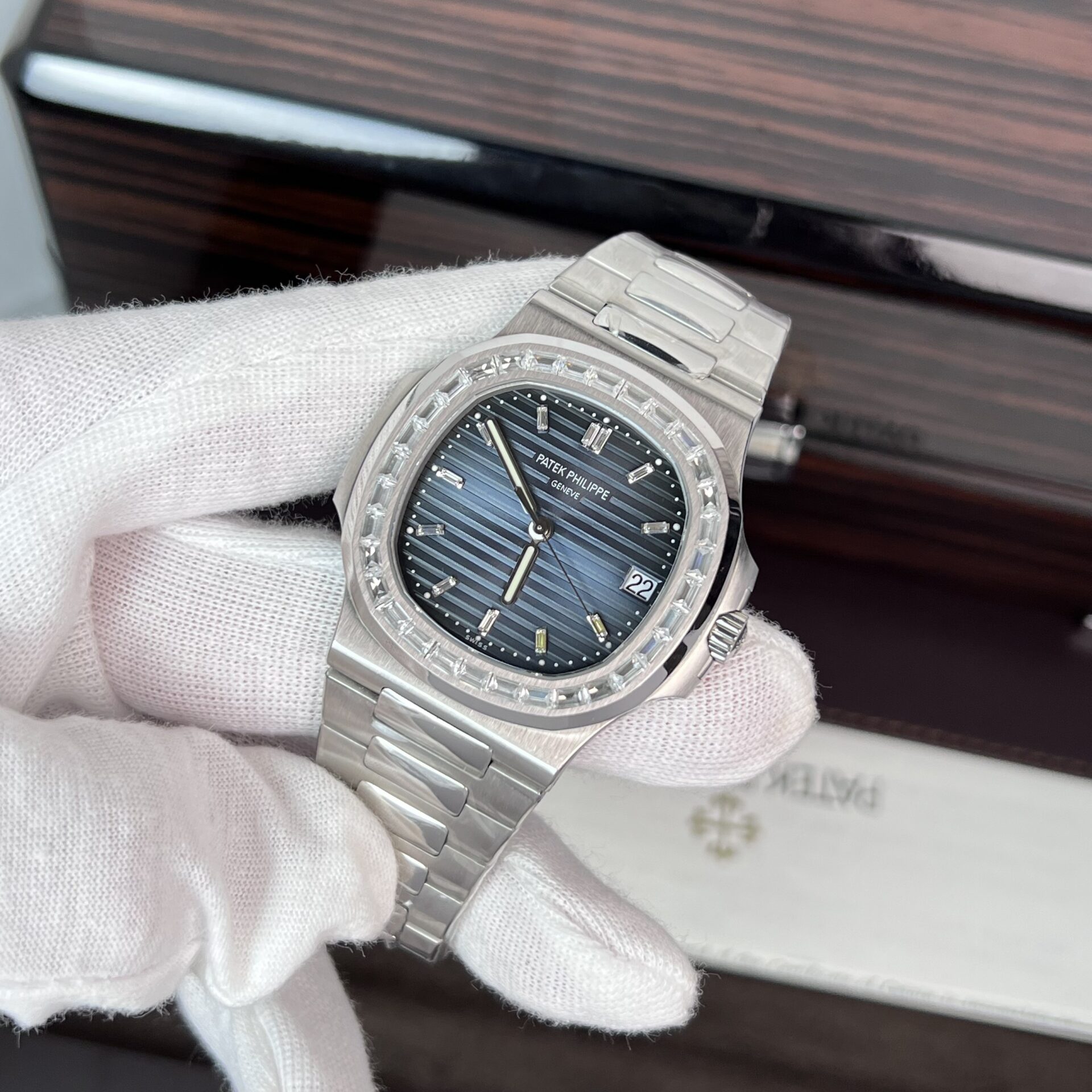 replica Patek Philippe Fake Watches Nautilus 7010 Womens Metal Wire 32mm WATCHES 1 