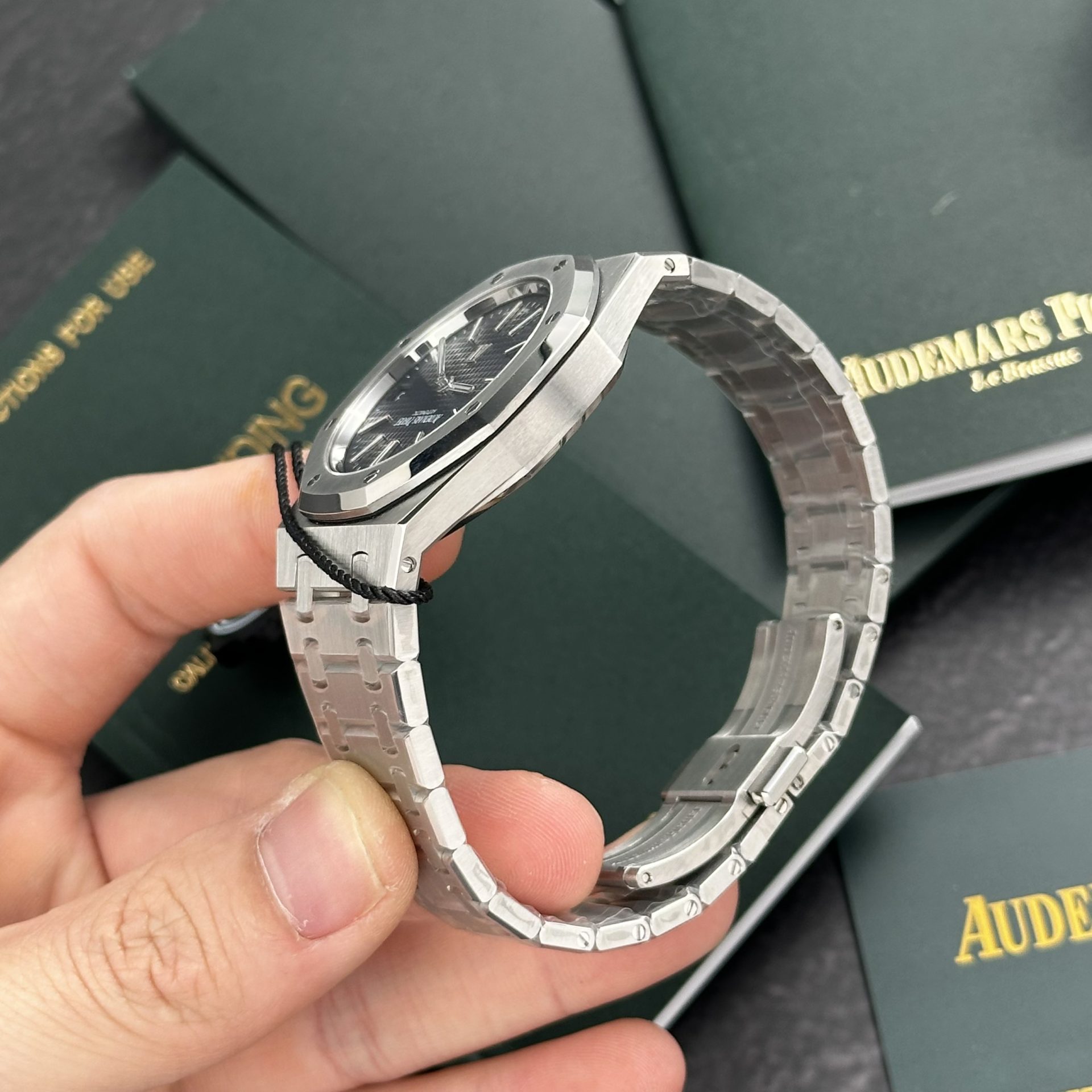 replica Audemars Piguet Replica Watch Royal Oak 15400ST Black Dial Rubber Strap 41mm WATCHES 3 