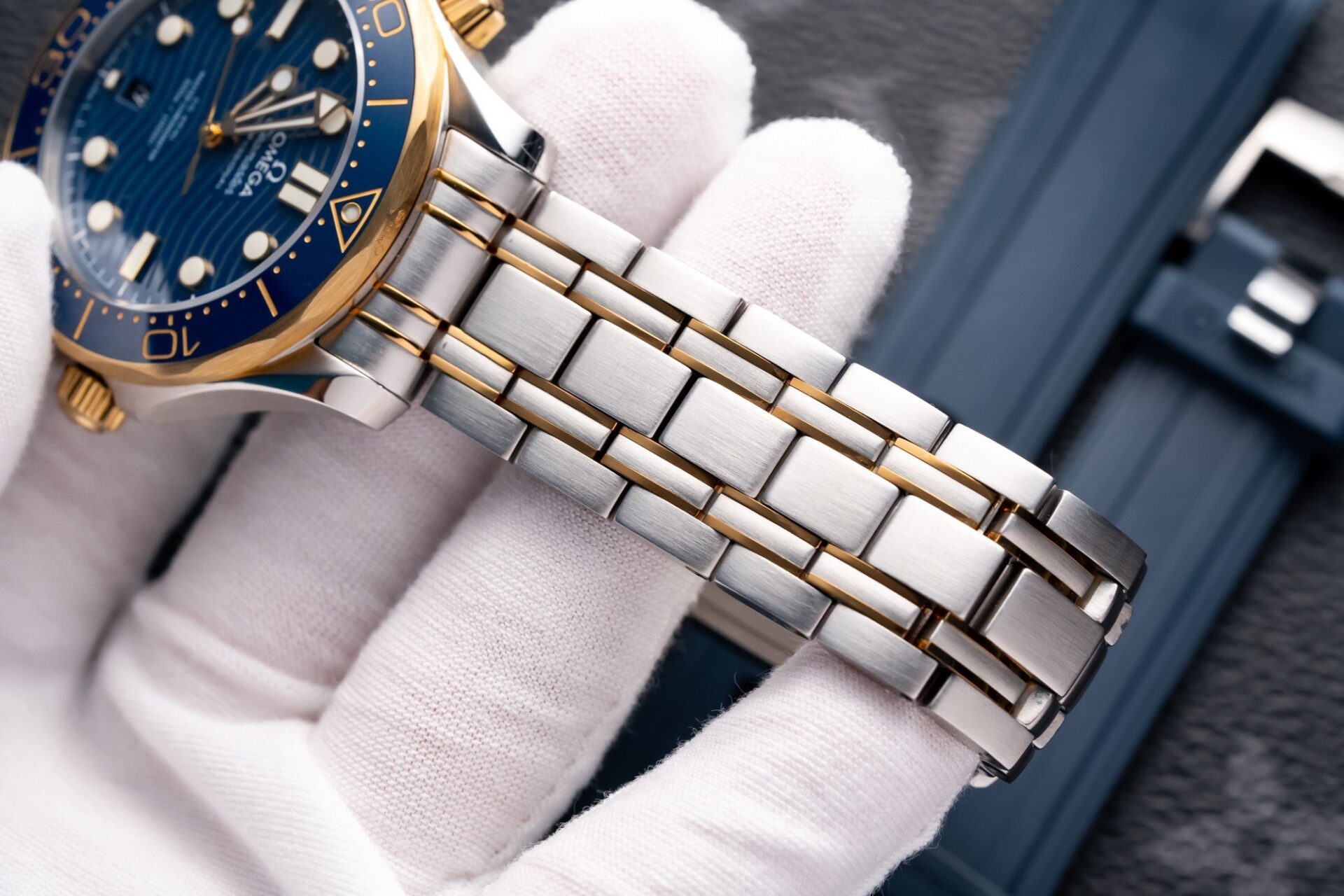 replica Omega Replica Watch Seamaster Demi Gold Black Dial VS Factory Demi Gold 42mm WATCHES 3 