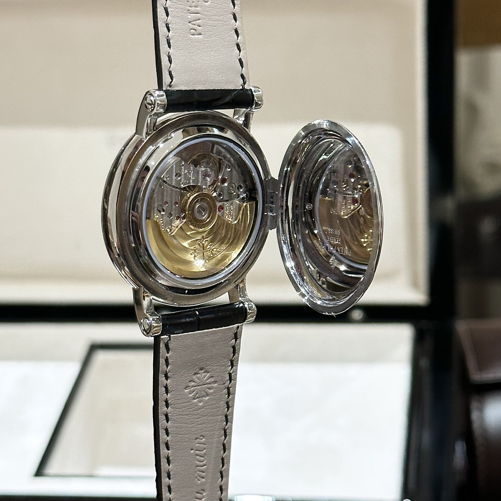 replica Patek Philippe Replica Watch Calatrava 5227G Mechanical Ivory Dial 3K Factory 39mm WATCHES 3 