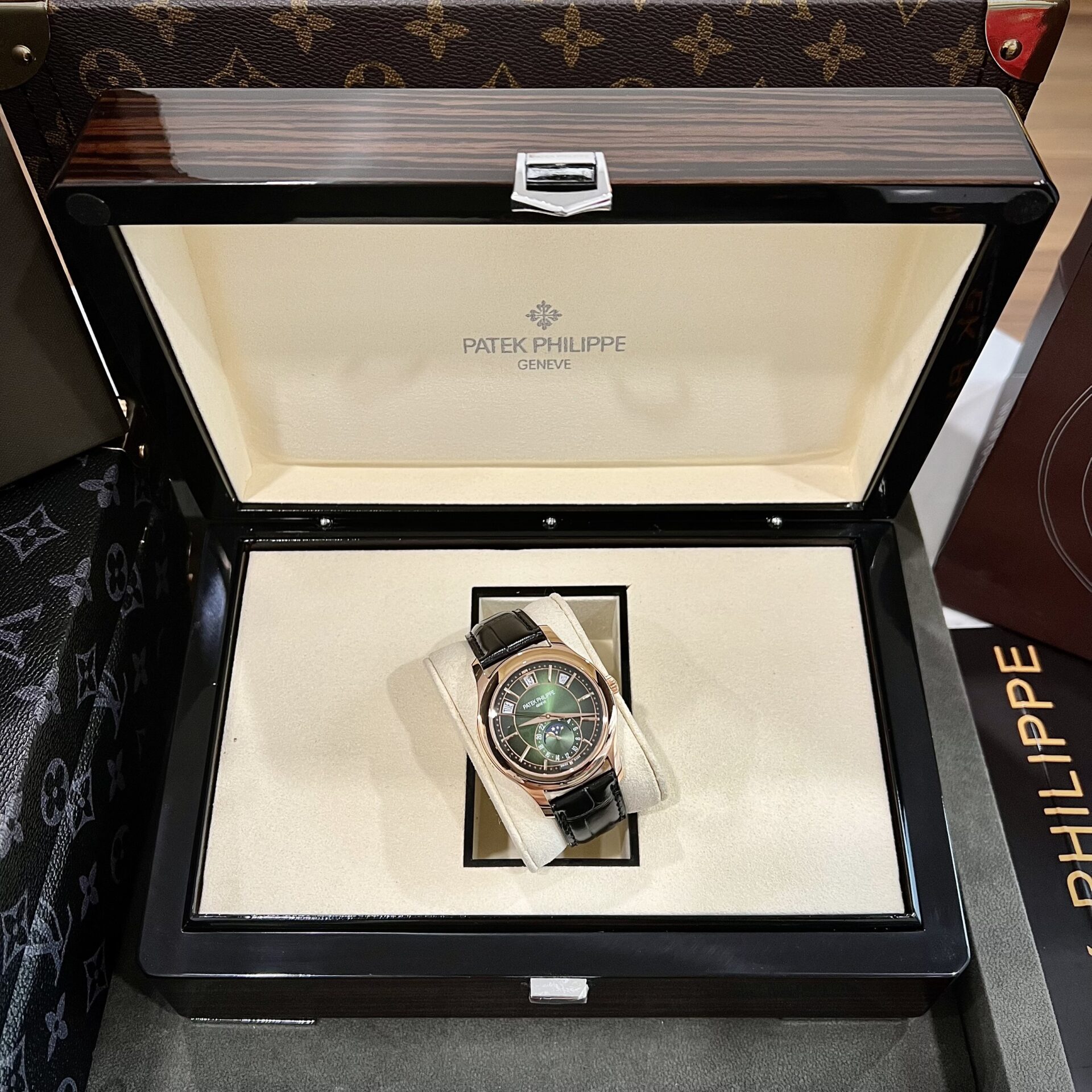 replica Patek Philippe Replica Watch Aquanaut 5067 Dial Brown Custom Diamonds Moissanite 35.6mm WATCHES 3 