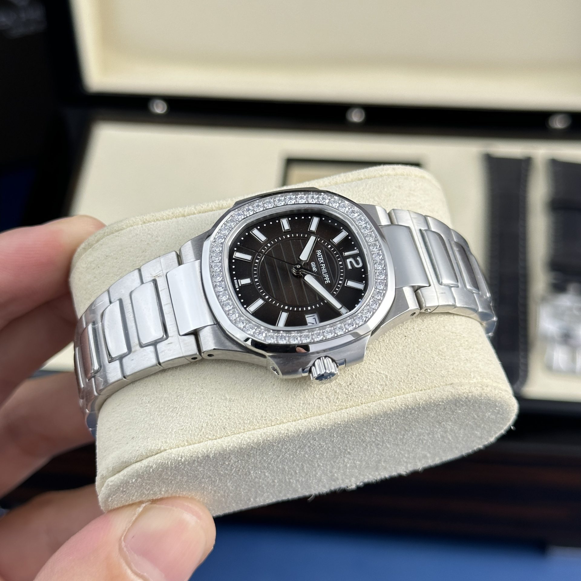 replica Patek Philippe Replica Watch Aquanaut 5067 Gray Dial Rubber Strap 35.6mm WATCHES 3 