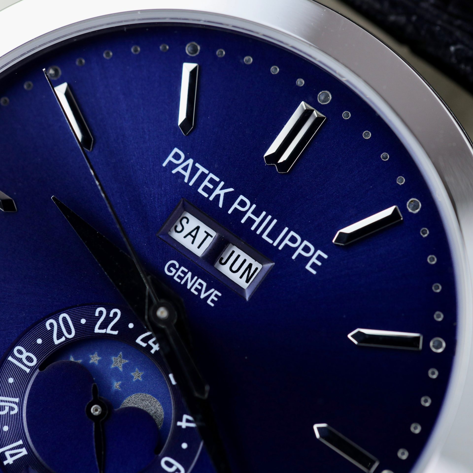 replica Patek Philippe Fake Watches Nautilus 7010 Womens Metal Wire 32mm WATCHES 3 