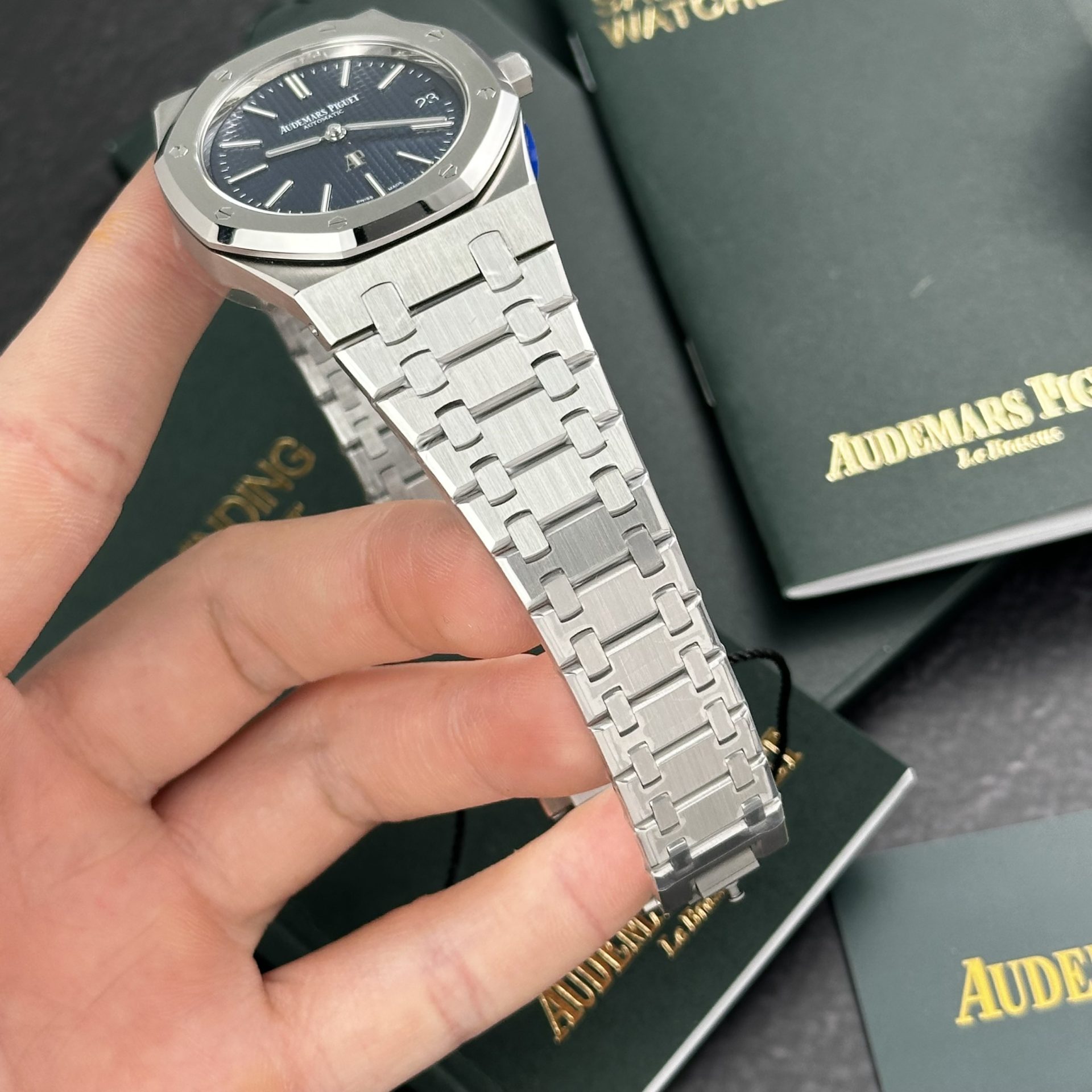 replica Audemars Piguet Replica Watch Royal Oak 15400ST Black Dial Rubber Strap 41mm WATCHES 4 