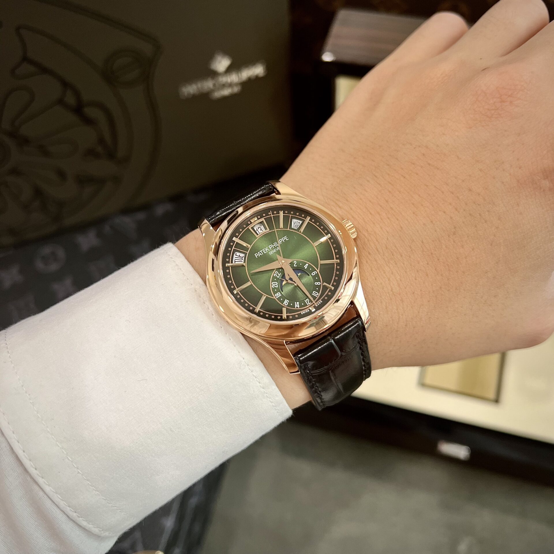 replica Patek Philippe Replica Watch Aquanaut 5067 Dial Brown Custom Diamonds Moissanite 35.6mm WATCHES 4 