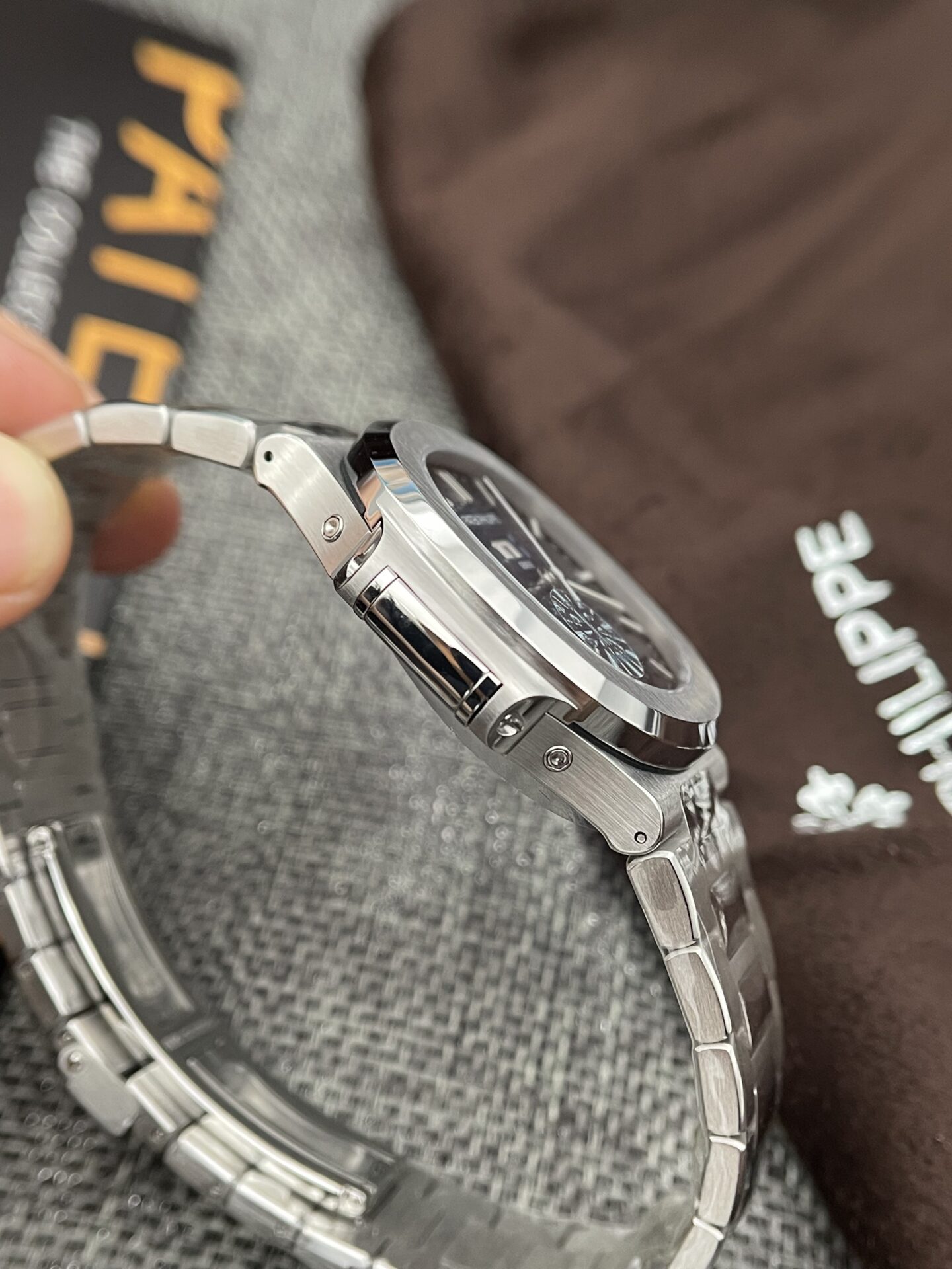 replica Patek Philippe Best Replica Watch Nautilus 5712R Brown Dial 18K Solid Gold 40mm WATCHES 4 