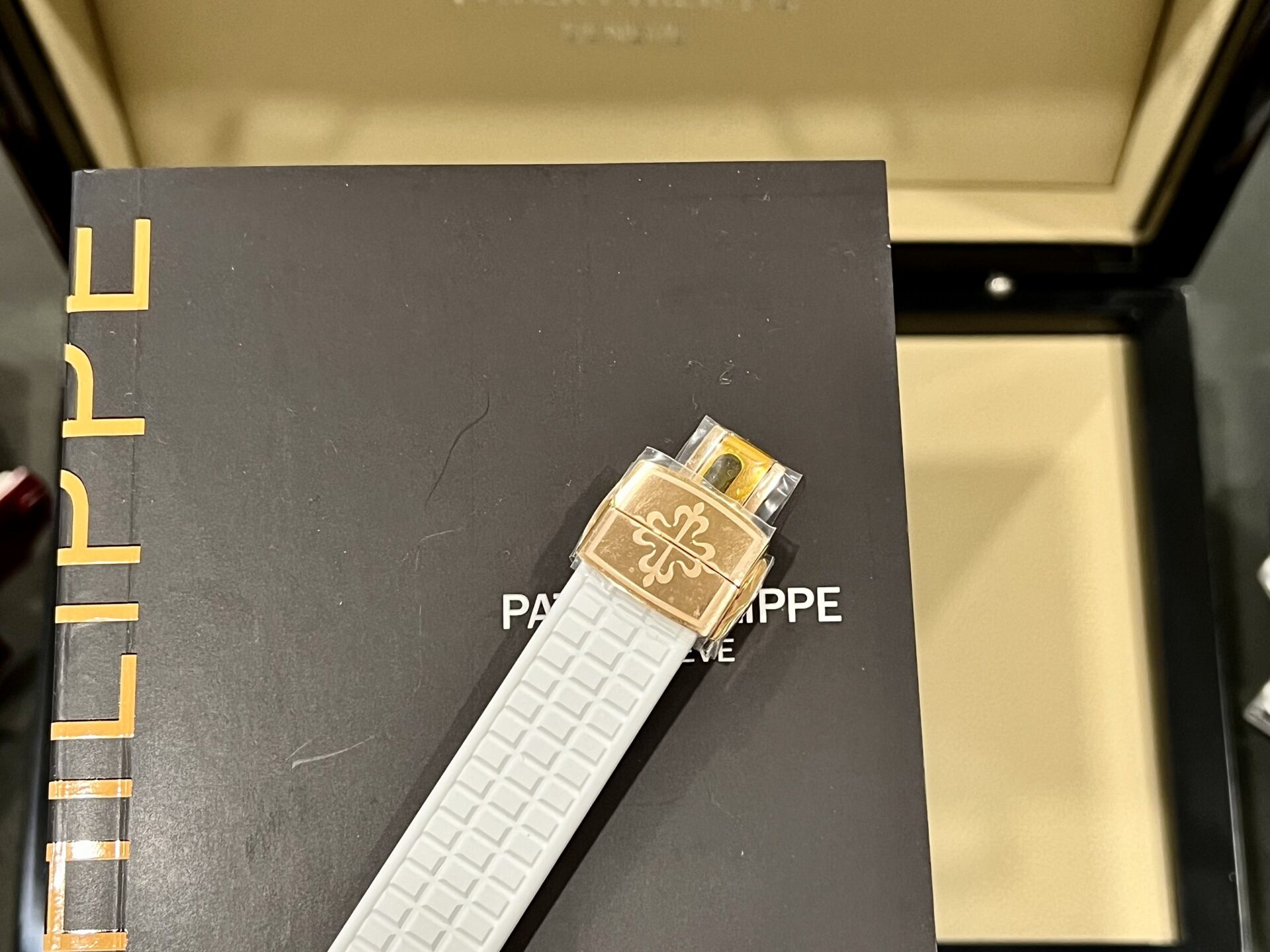 replica Patek Philippe Best Replica Watch Nautilus 5712R Brown Dial 18K Solid Gold 40mm WATCHES 5 