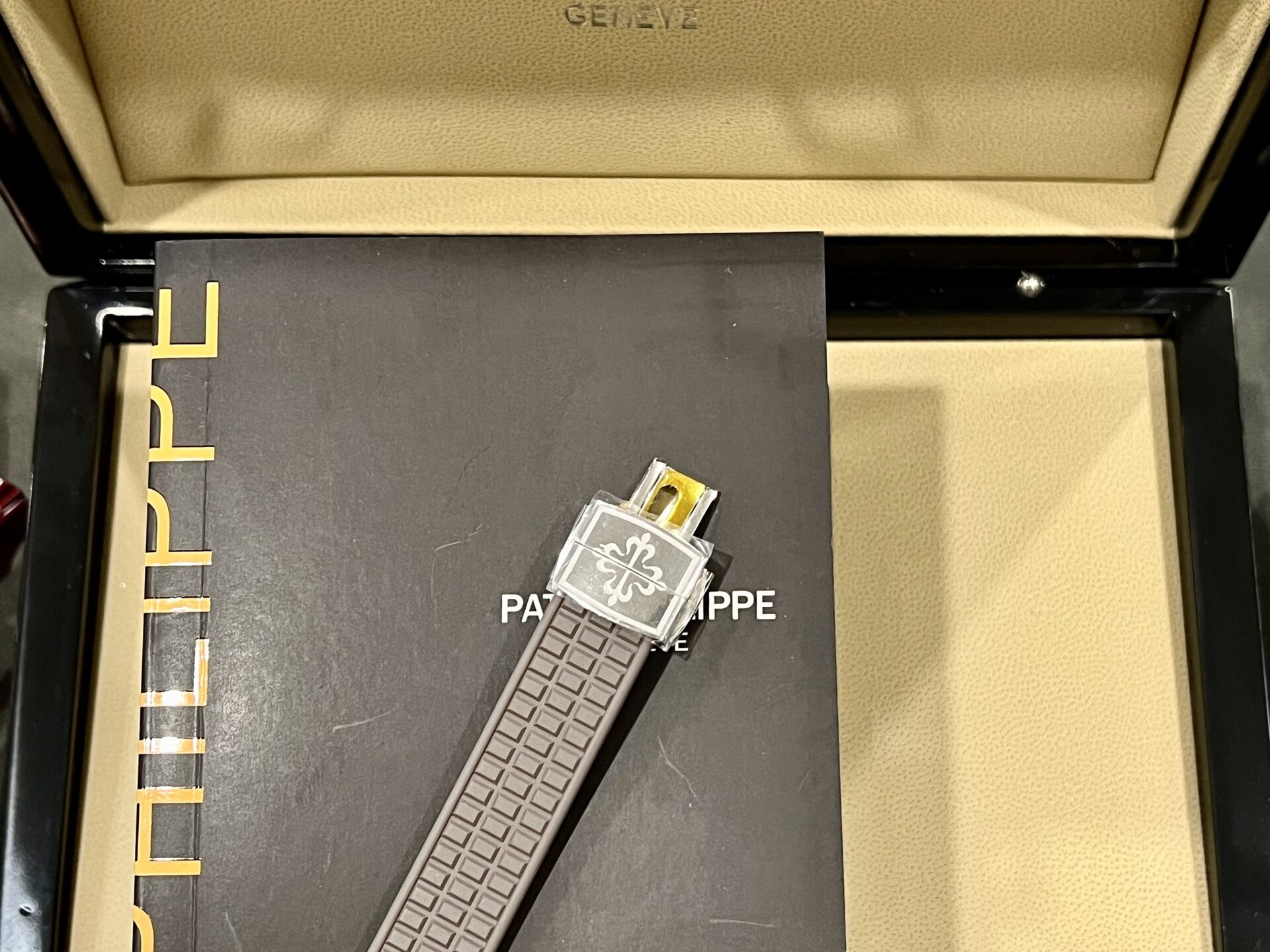 replica Patek Philippe Fake Watches Nautilus 7010 Womens Metal Wire 32mm WATCHES 5 