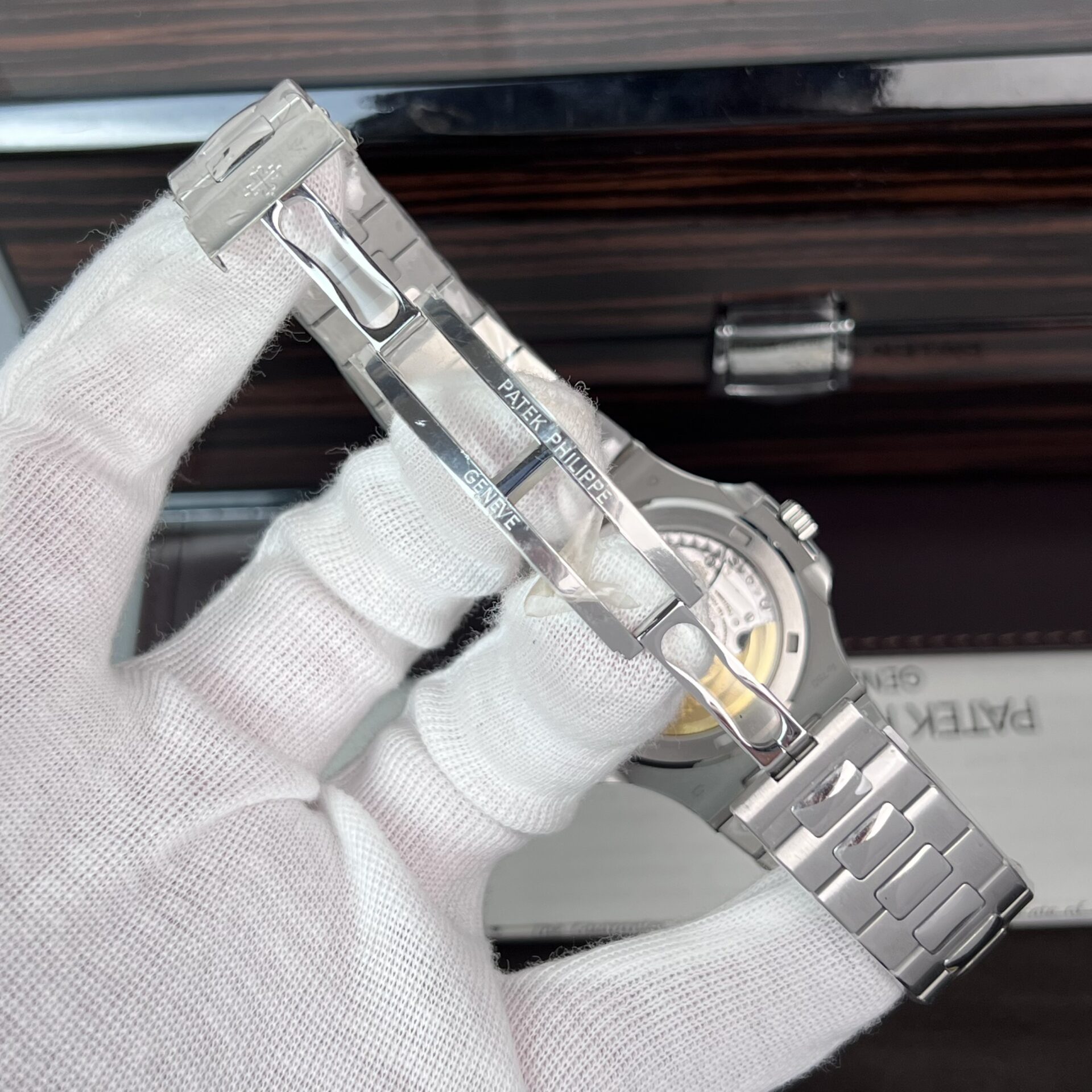 replica Patek Philippe Fake Watches Nautilus 7010 Womens Metal Wire 32mm WATCHES 5 