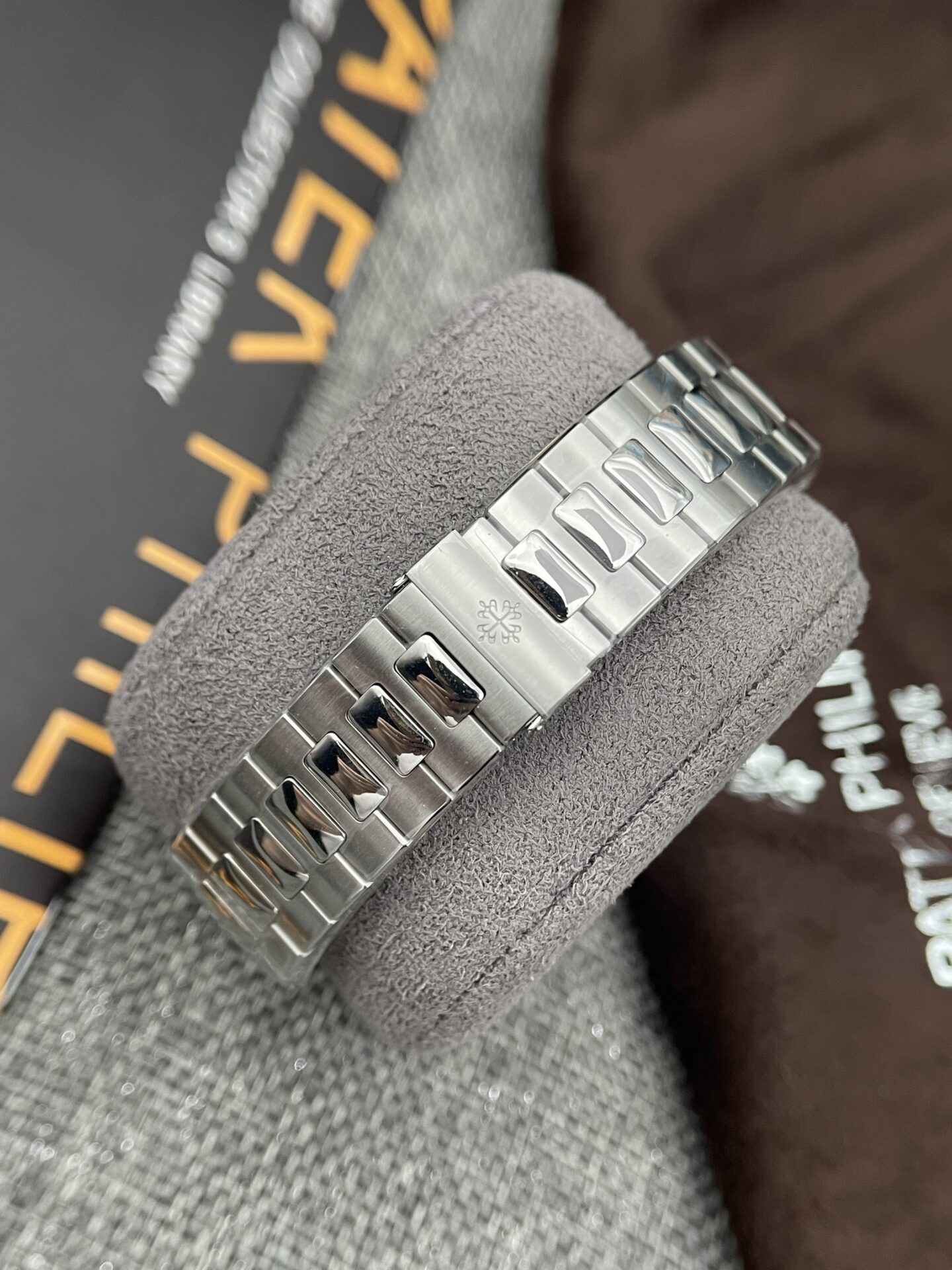 replica Patek Philippe Best Replica Watch Nautilus 5712R Brown Dial 18K Solid Gold 40mm WATCHES 5 