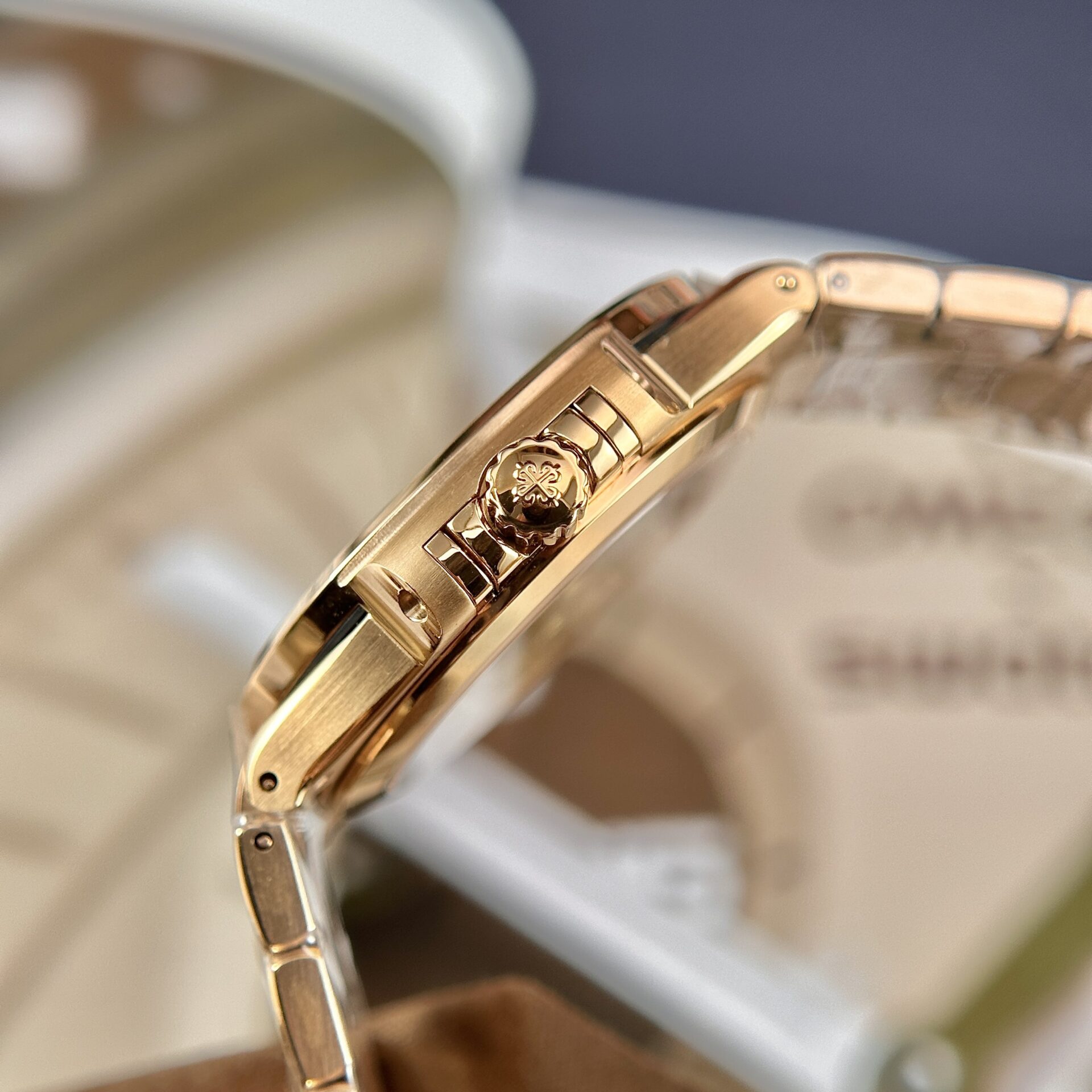 replica Patek Philippe Replica Watch Nautilus 5724R Gold Wrapped GR Factory 40mm WATCHES 5 