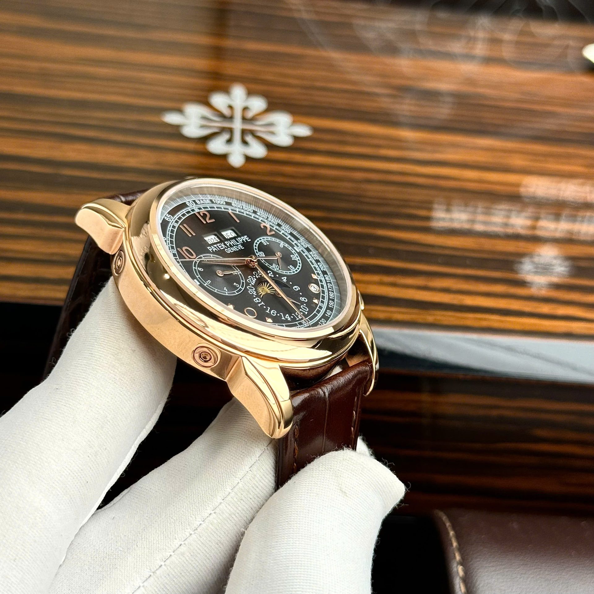 replica Patek Philippe Best Replica Watch Nautilus 5712 Custom Authentic Details 40mm WATCHES 5 