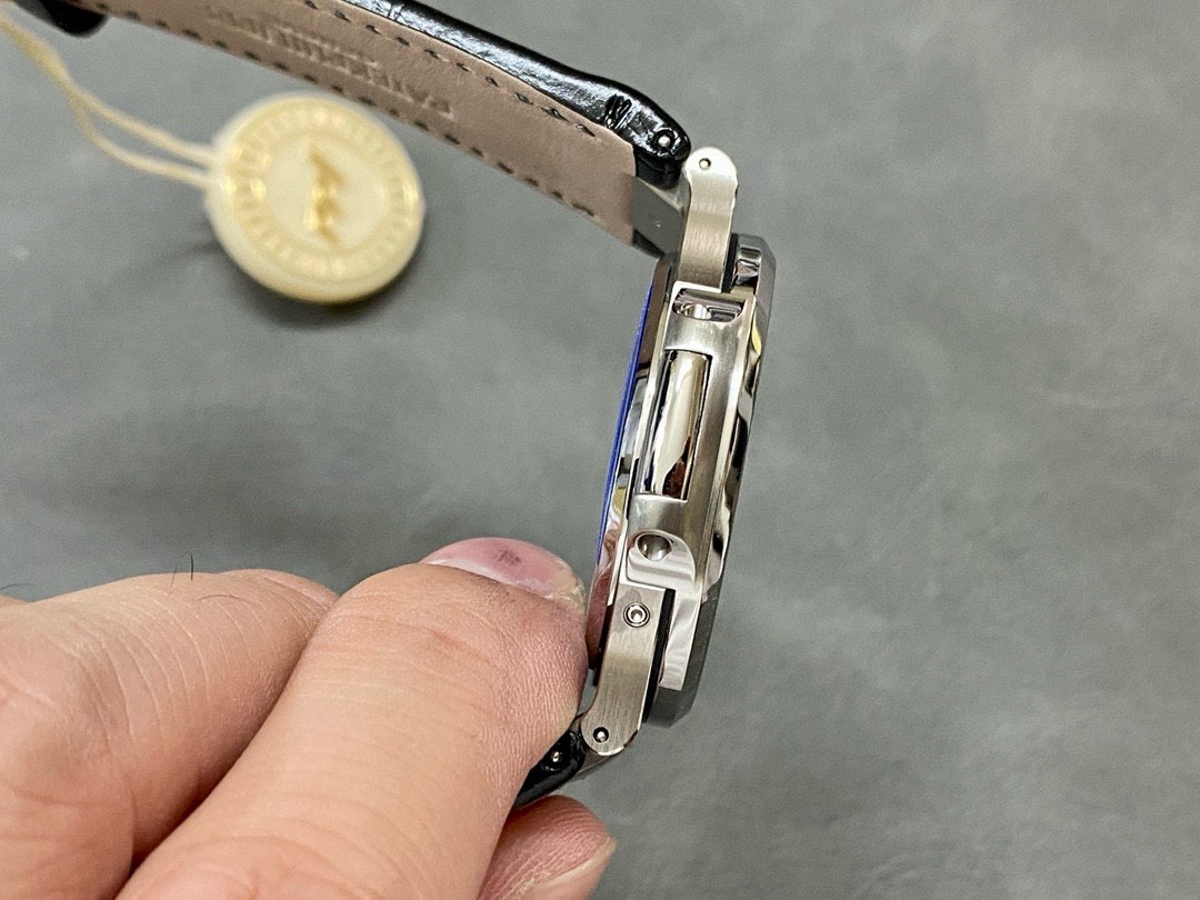 replica Patek Philippe Replica Watch Aquanaut 5067 Gray Dial Rubber Strap 35.6mm WATCHES 5 