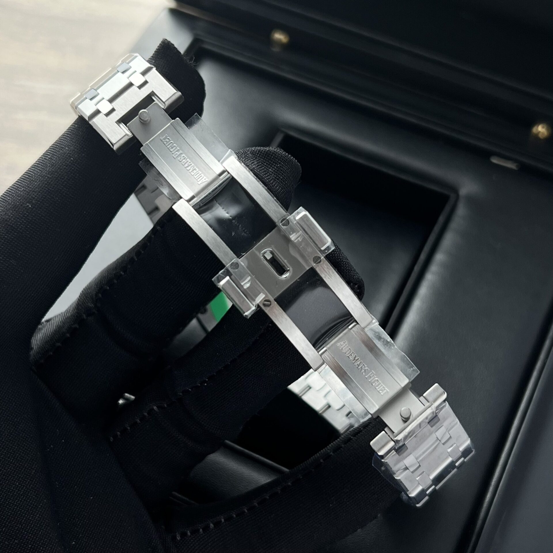replica Audemars Piguet Replica Watch Royal Oak 15400ST Black Dial Rubber Strap 41mm WATCHES 6 