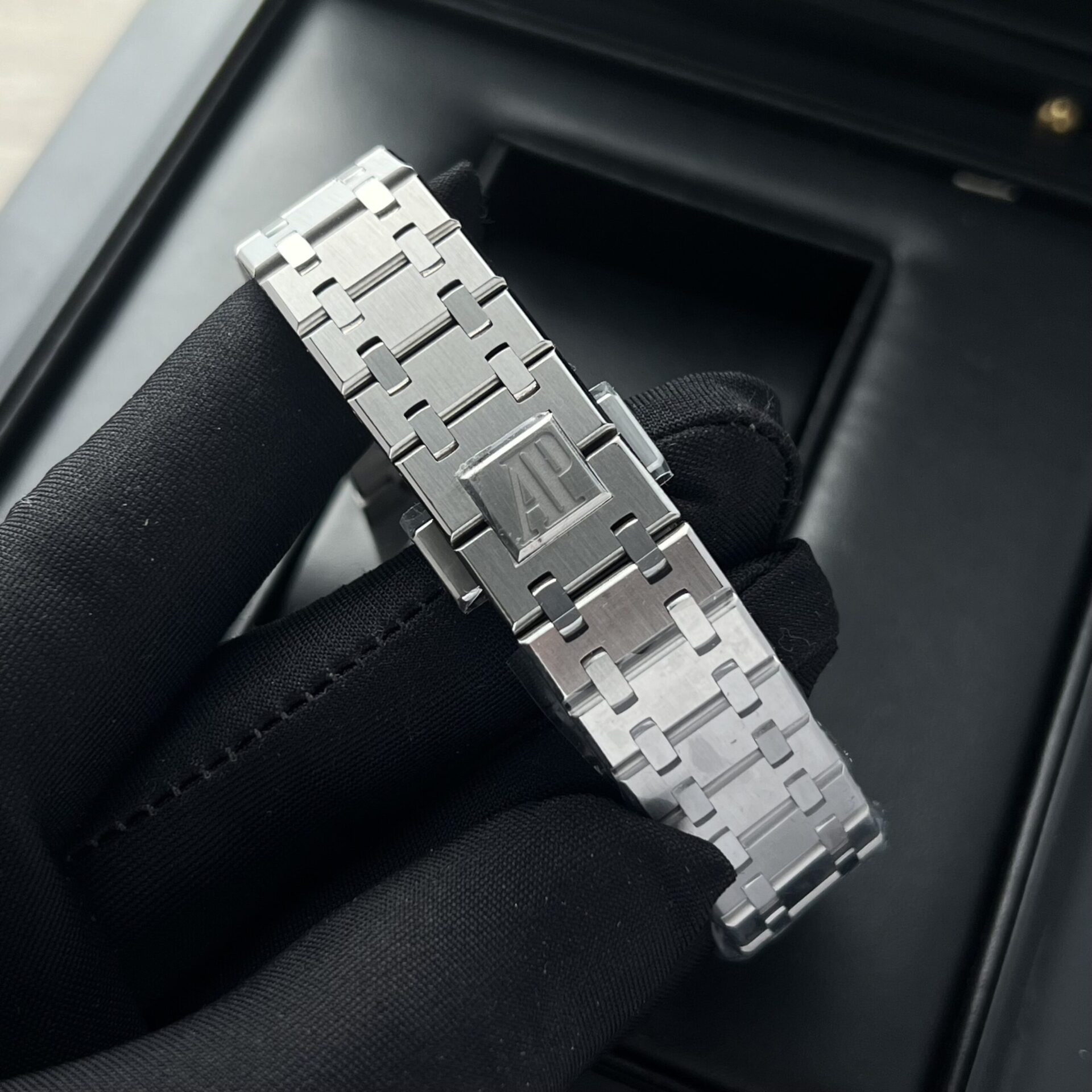 replica Audemars Piguet Replica Watch Royal Oak 15400ST Black Dial Rubber Strap 41mm WATCHES 7 
