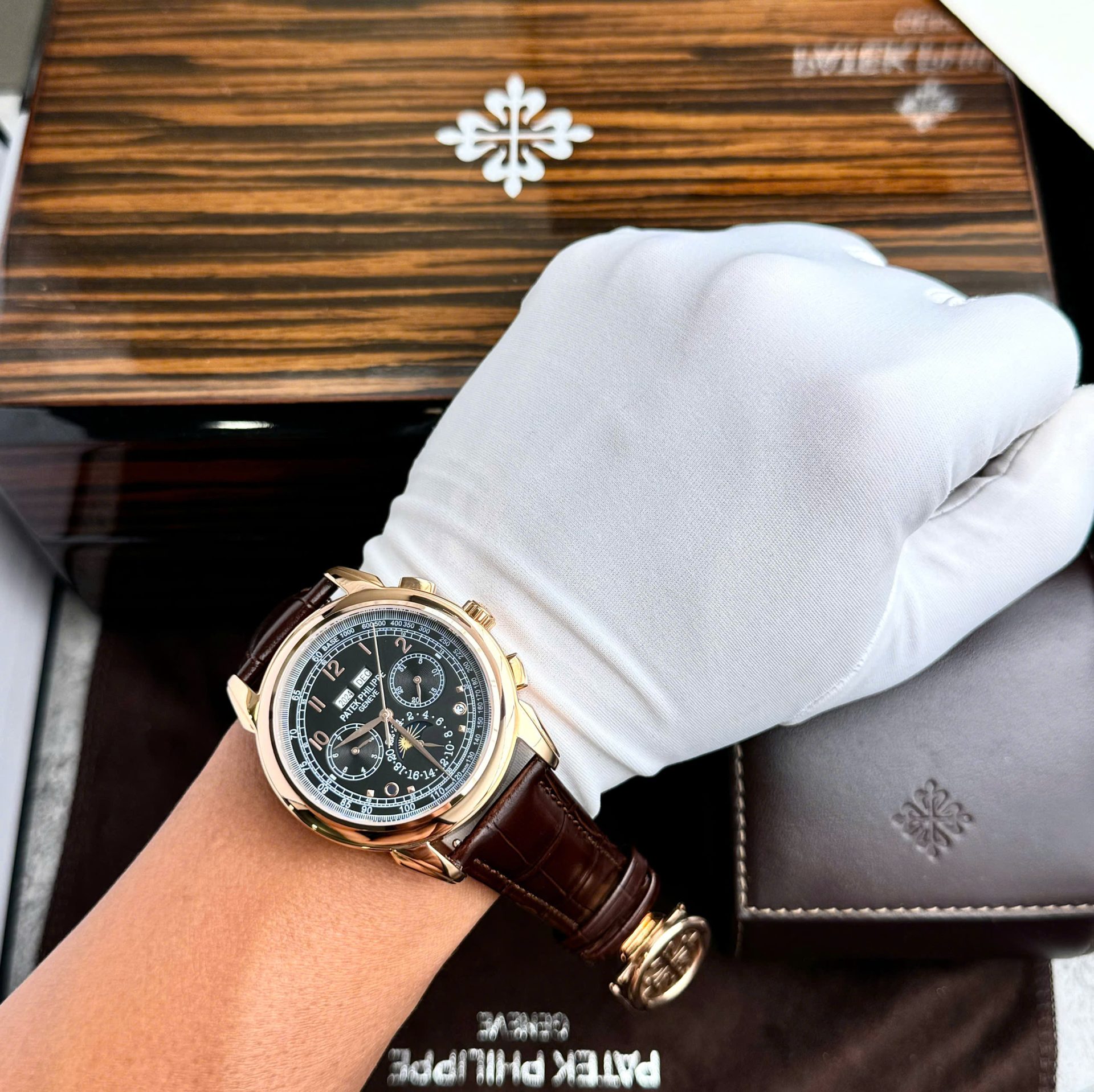 replica Patek Philippe Best Replica Watch Nautilus 5712 Custom Authentic Details 40mm WATCHES 7 