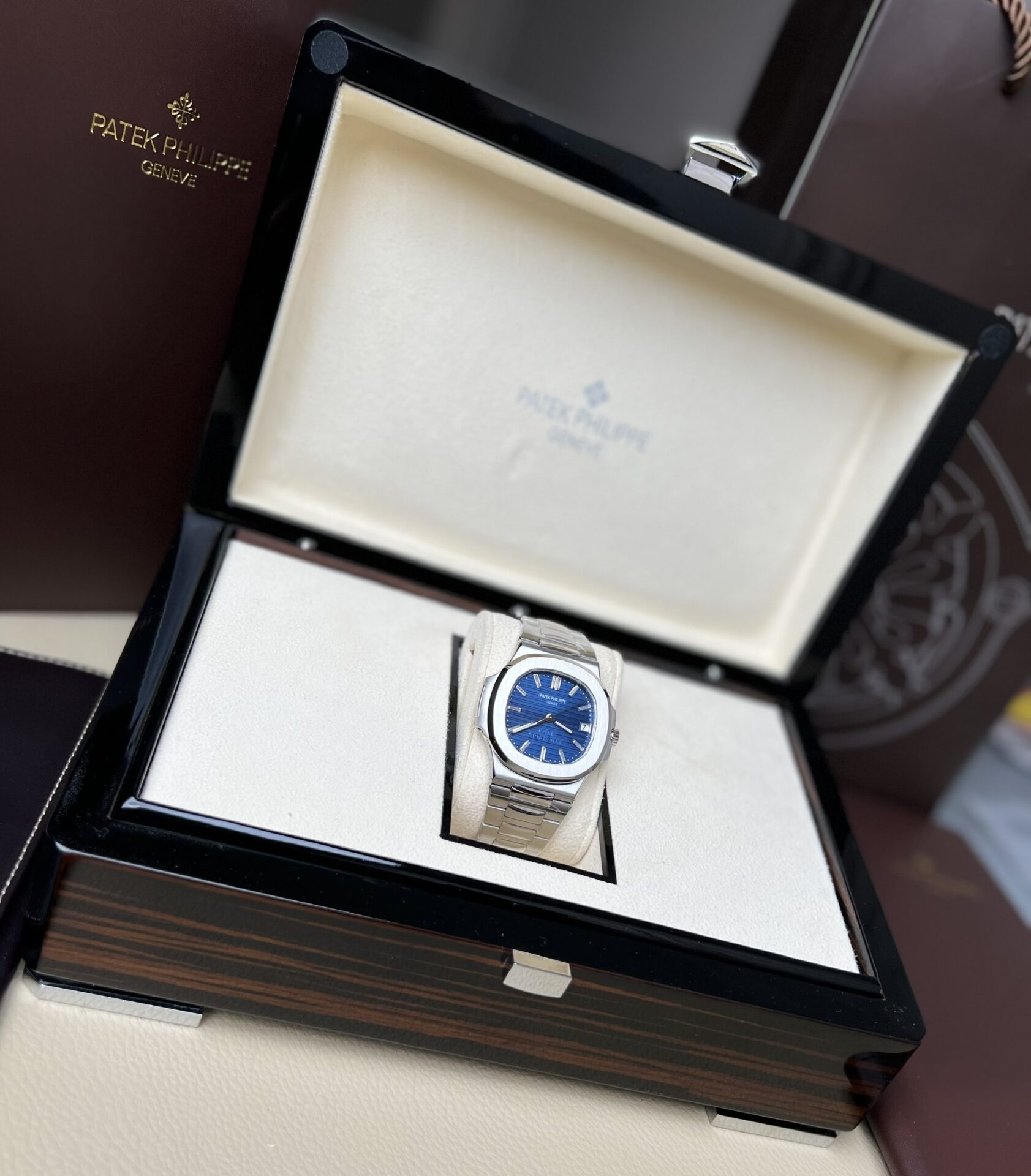 replica Patek Philippe Replica Watch Nautilus 7010 Rose Gold Womens 32mm WATCHES 8 