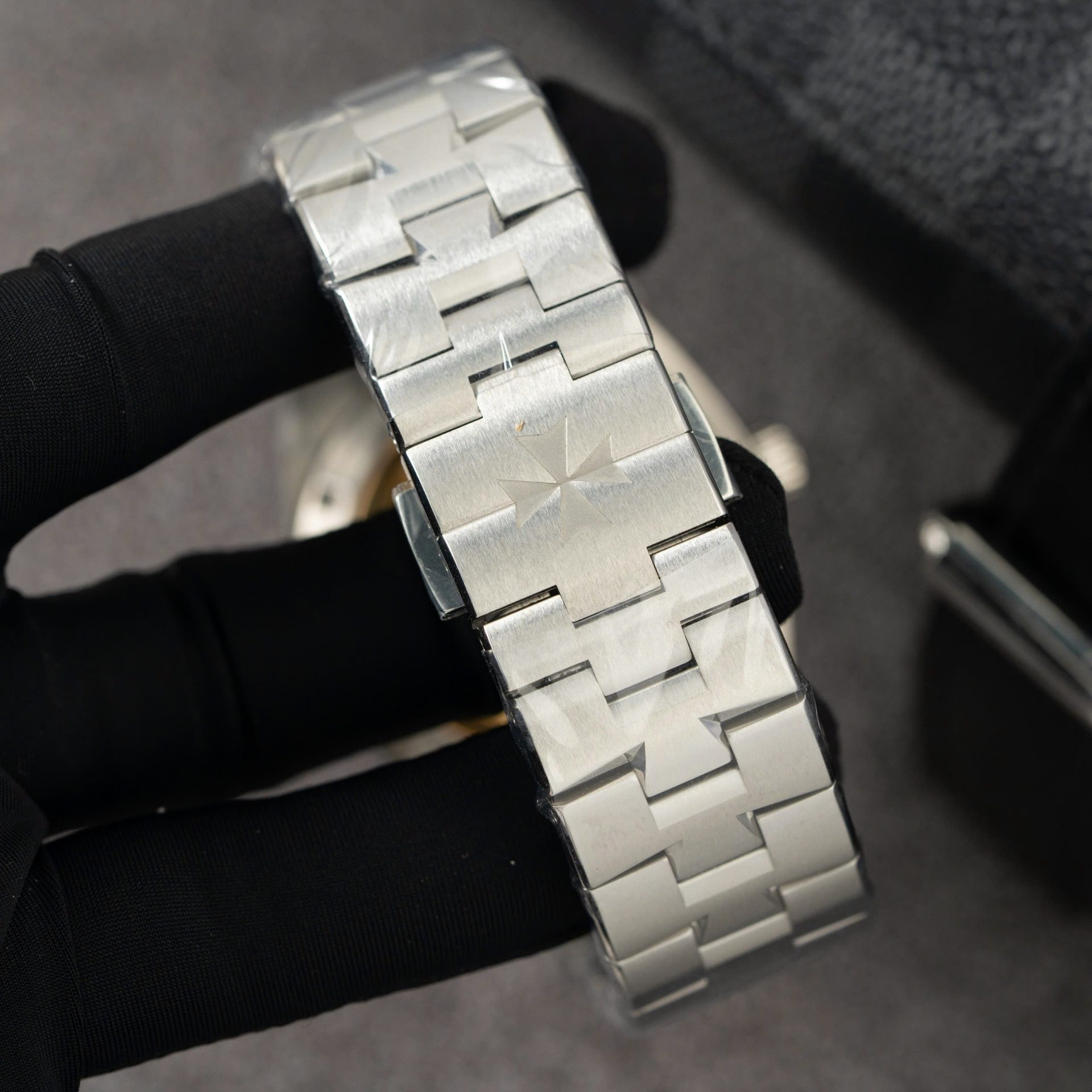 replica Vacheron Constantin Overseas 4500V Dial Blue Best Replica Watch Gold Wrapped 41mm WATCHES 9 